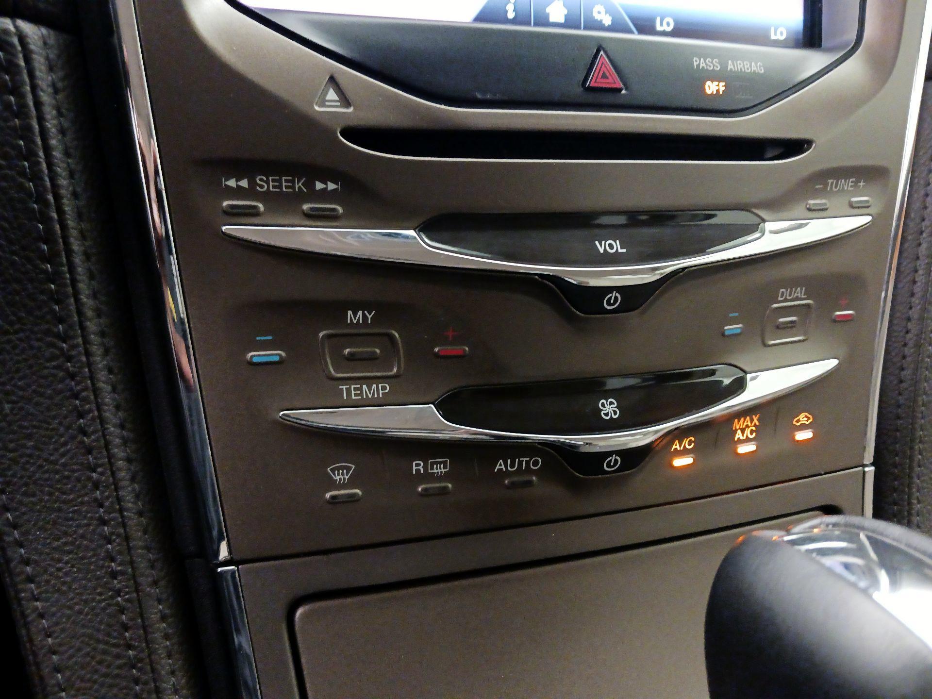 Thumbnail: 2015 Lincoln MKX - 16