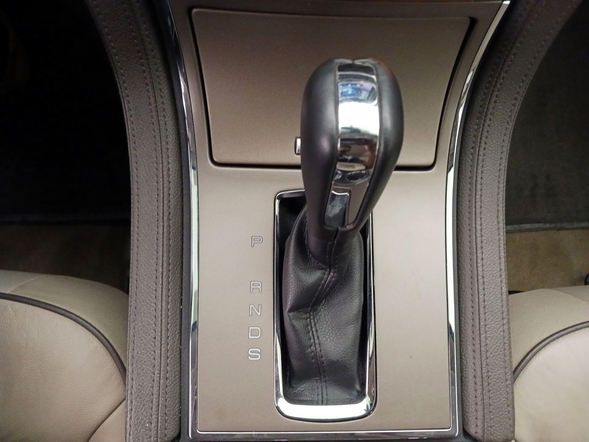 Thumbnail: 2015 Lincoln MKX - 17