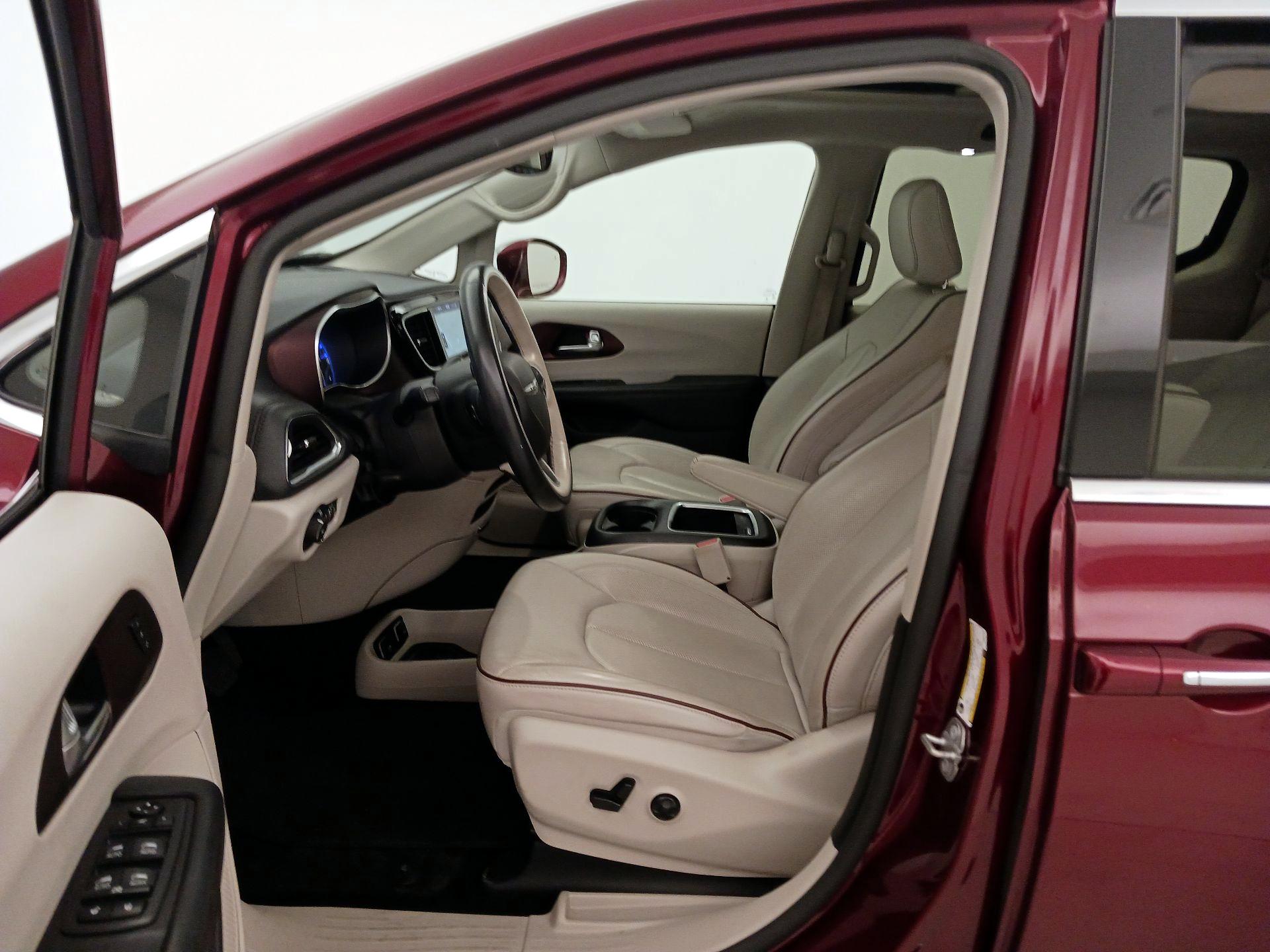 Thumbnail: 2019 Chrysler Pacifica - 11