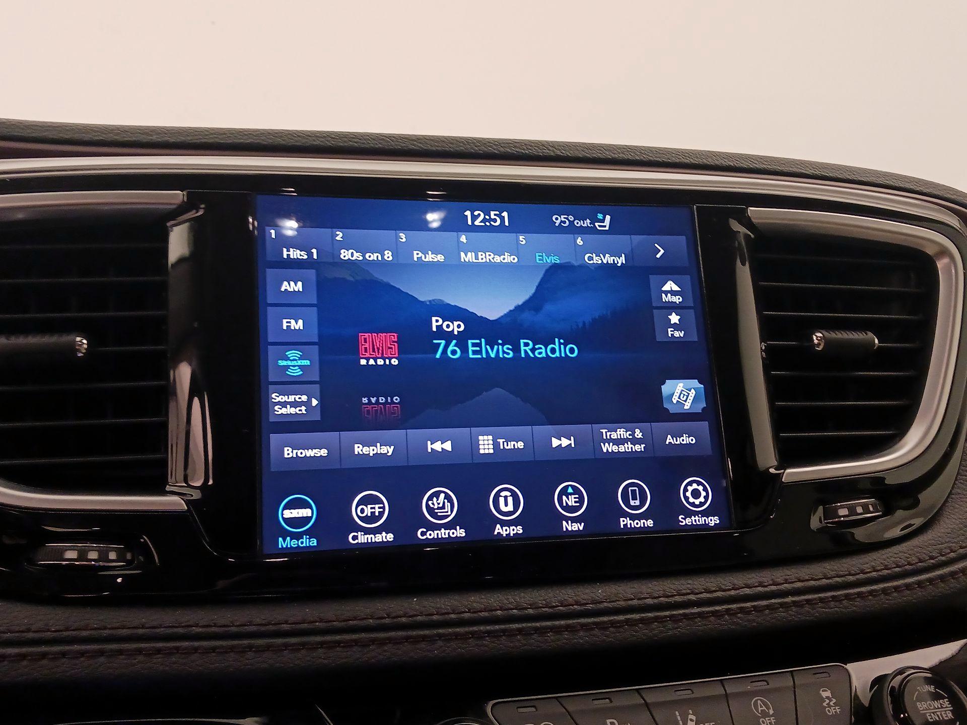 Thumbnail: 2019 Chrysler Pacifica - 16