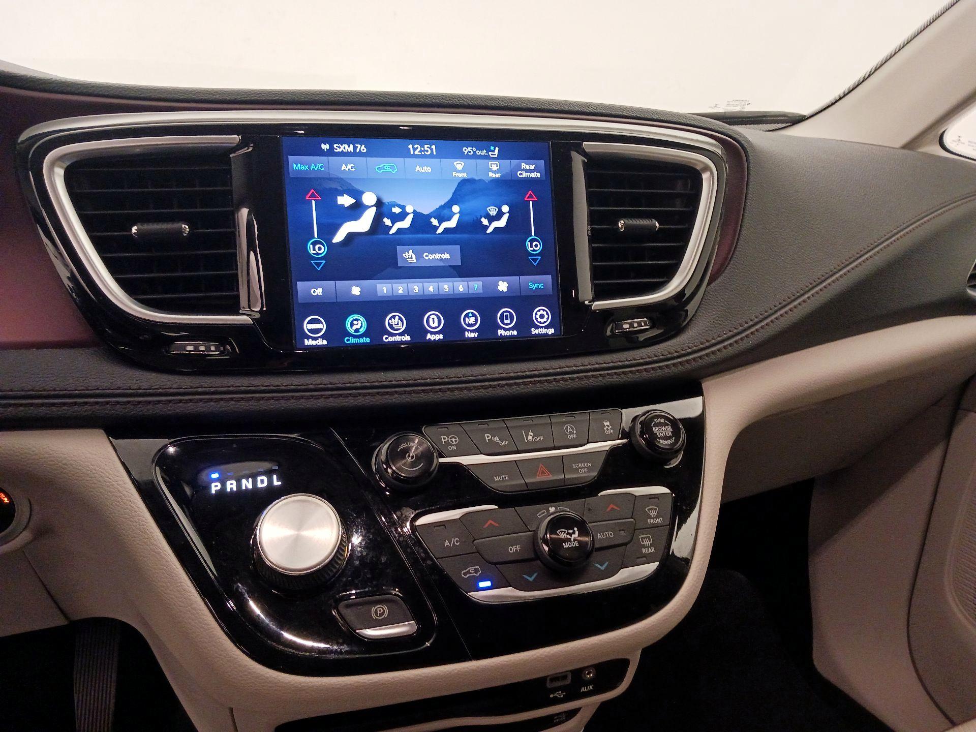 Thumbnail: 2019 Chrysler Pacifica - 17