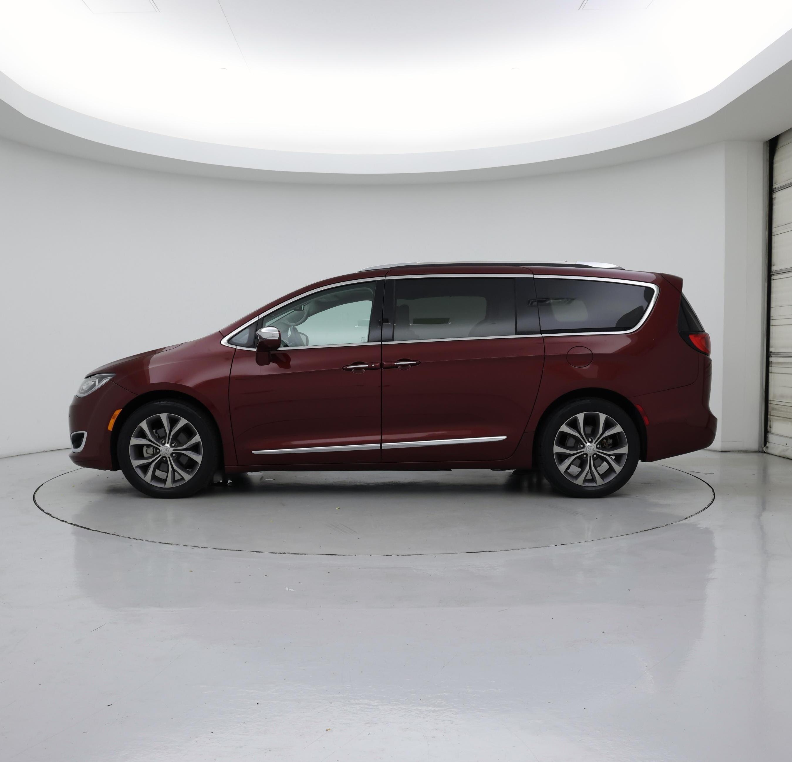 Thumbnail: 2019 Chrysler Pacifica - 3
