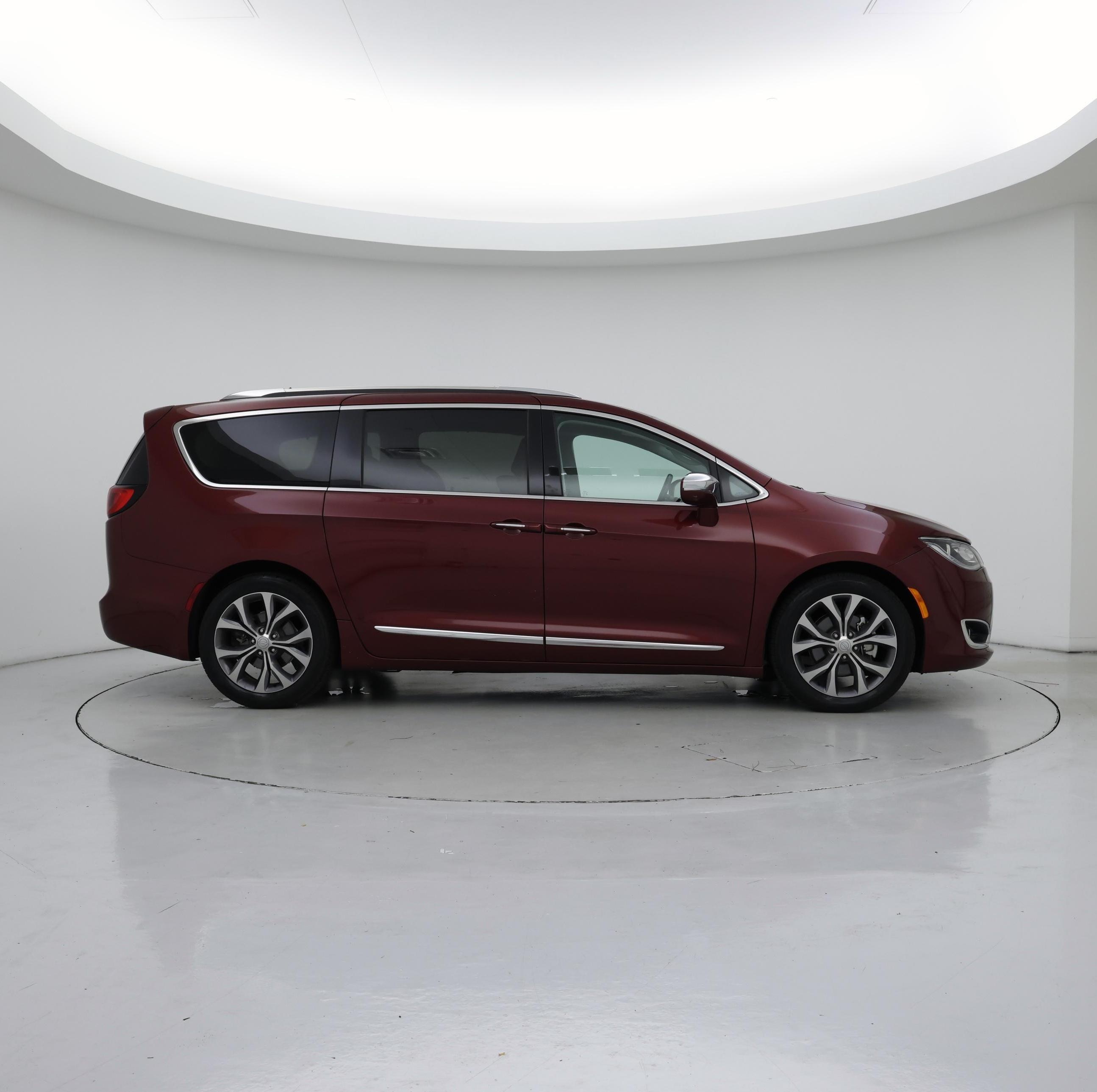 Thumbnail: 2019 Chrysler Pacifica - 7