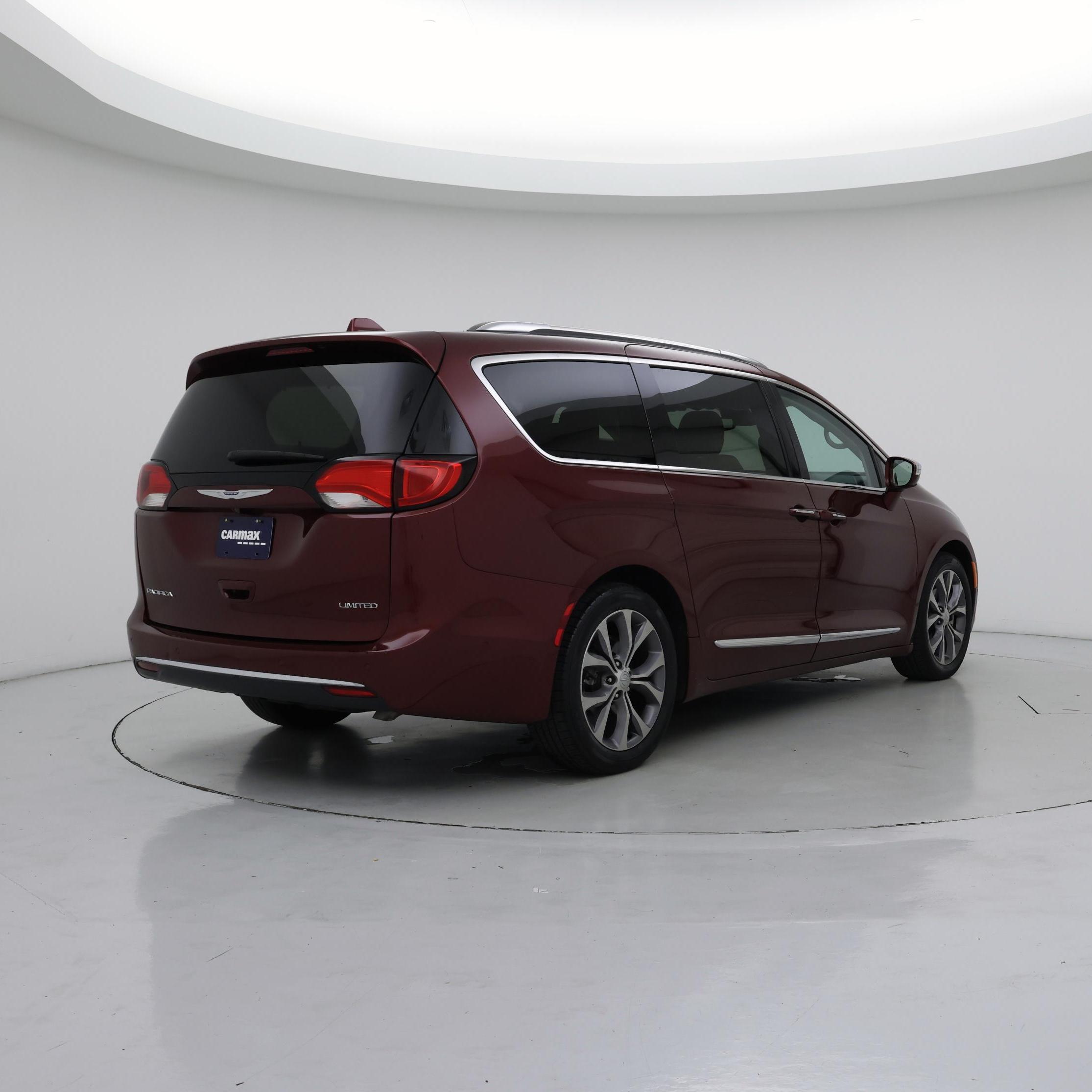 Thumbnail: 2019 Chrysler Pacifica - 8