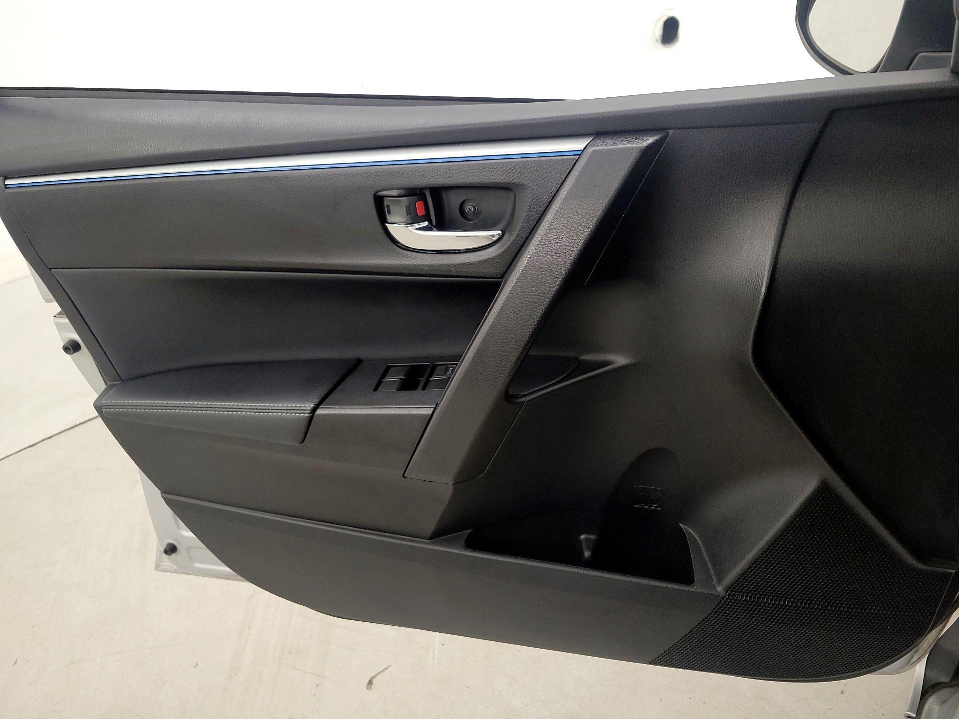 Thumbnail: 2015 Toyota Corolla - 12