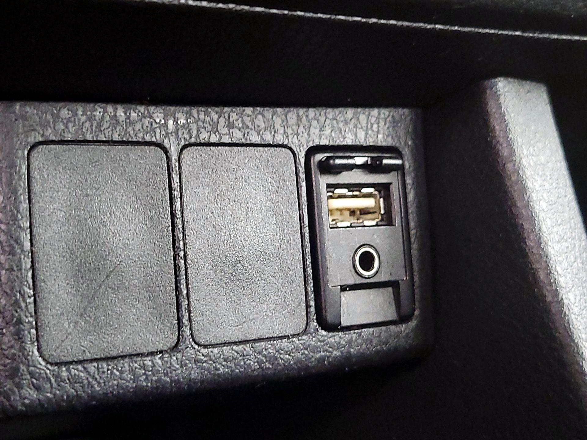 Thumbnail: 2015 Toyota Corolla - 18