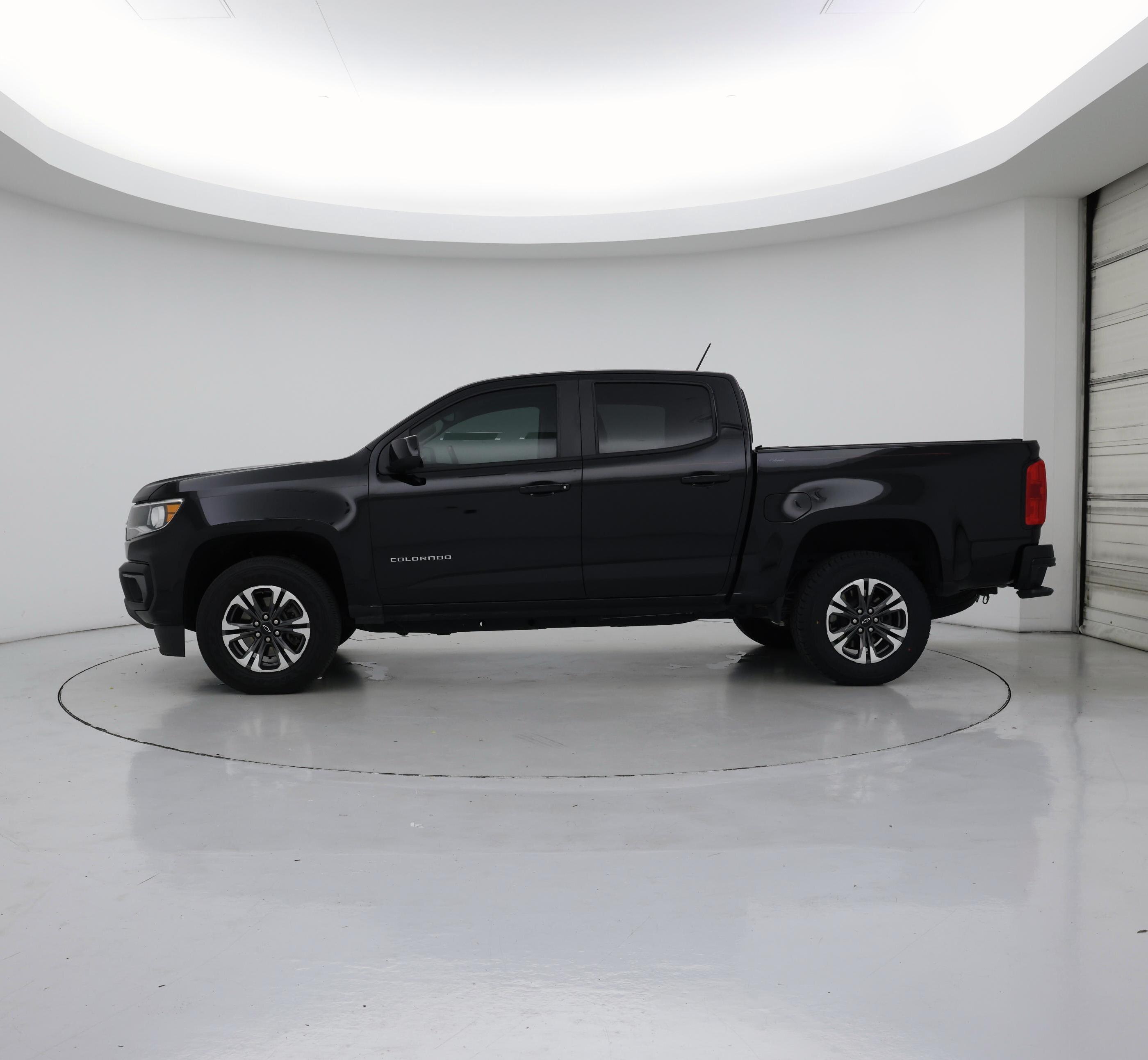 Thumbnail: 2021 Chevrolet Colorado - 3