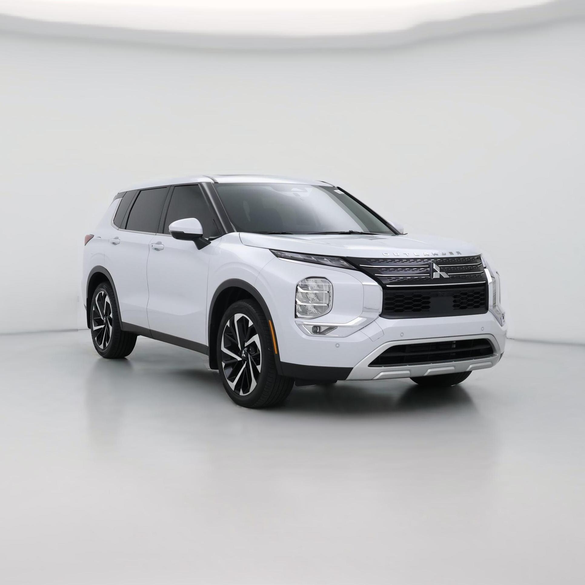 Thumbnail: 2023 Mitsubishi Outlander - 1