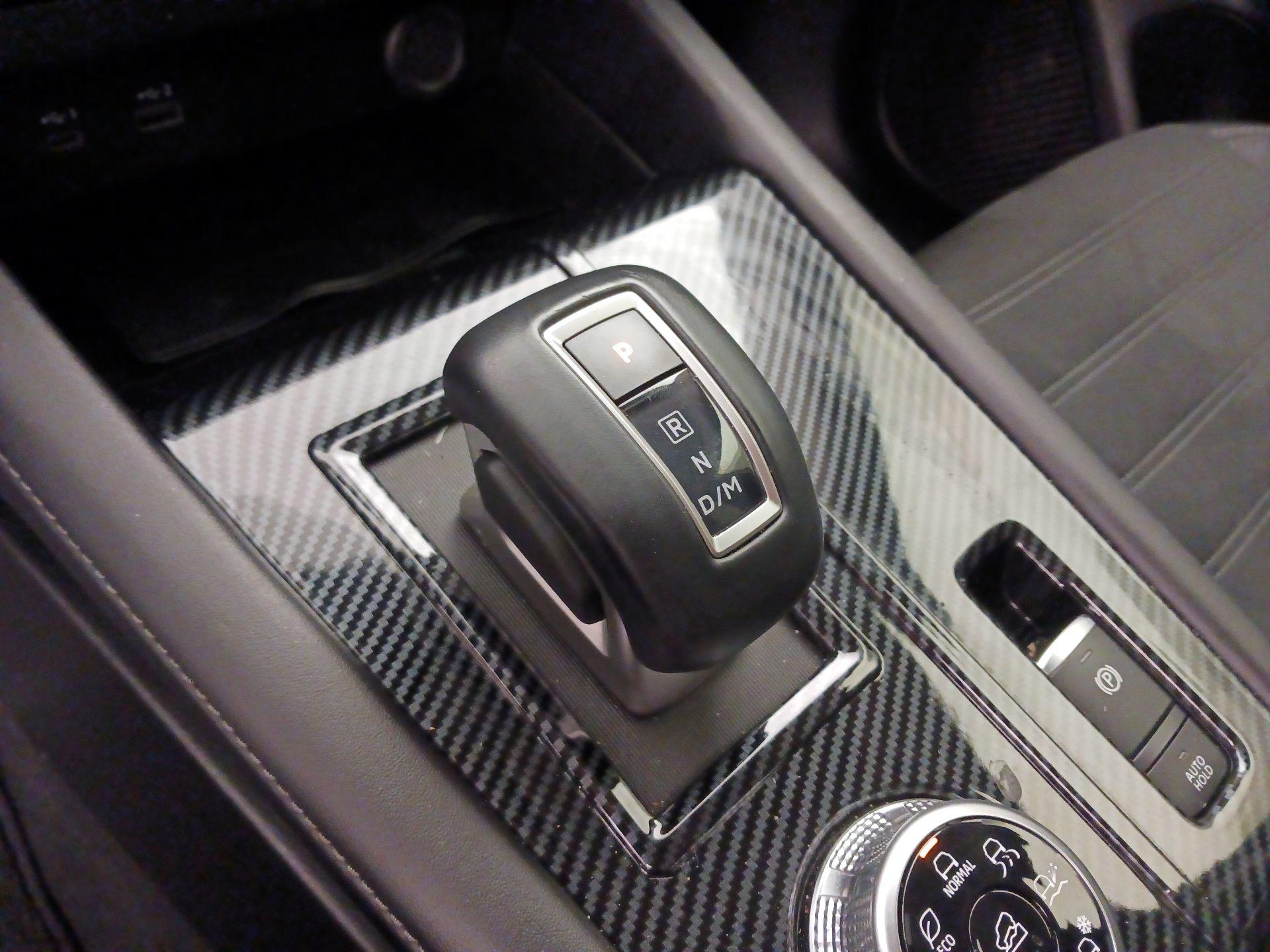 Thumbnail: 2023 Mitsubishi Outlander - 18