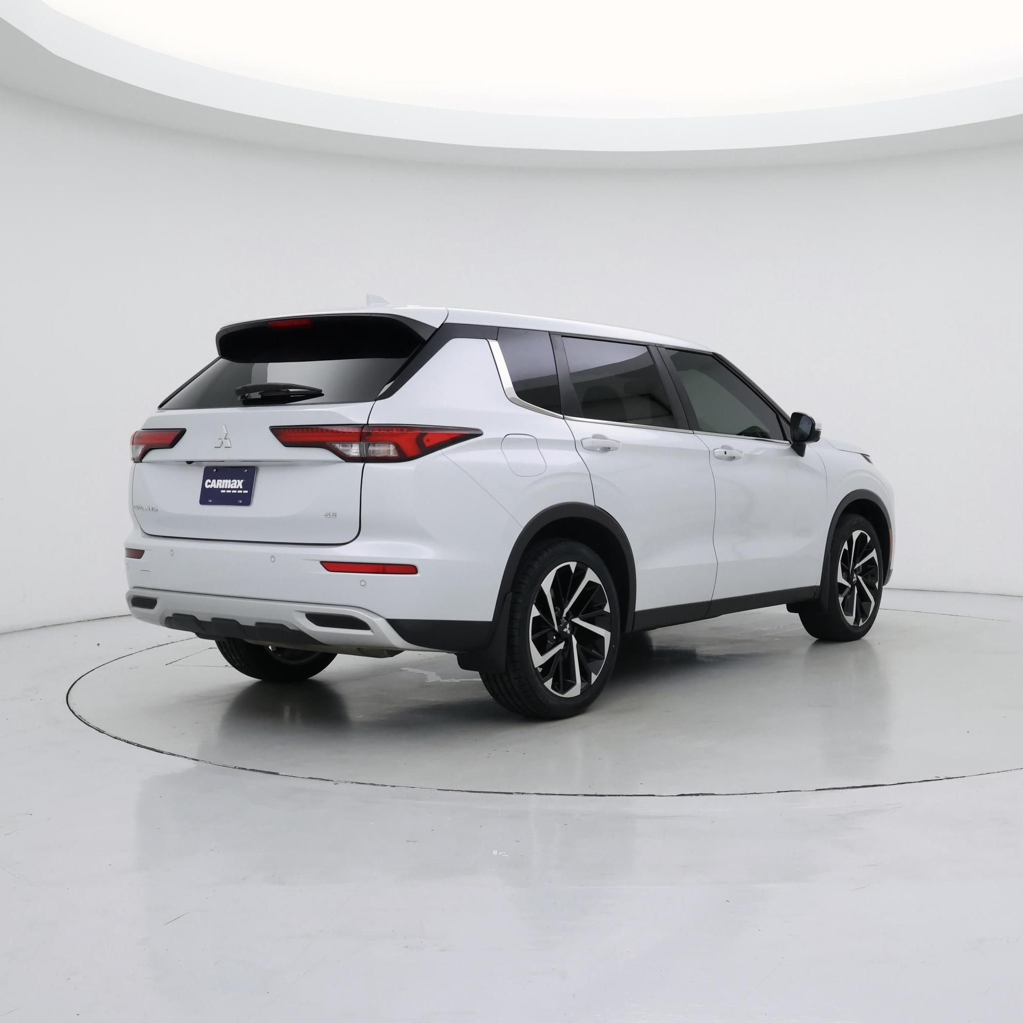 Thumbnail: 2023 Mitsubishi Outlander - 8