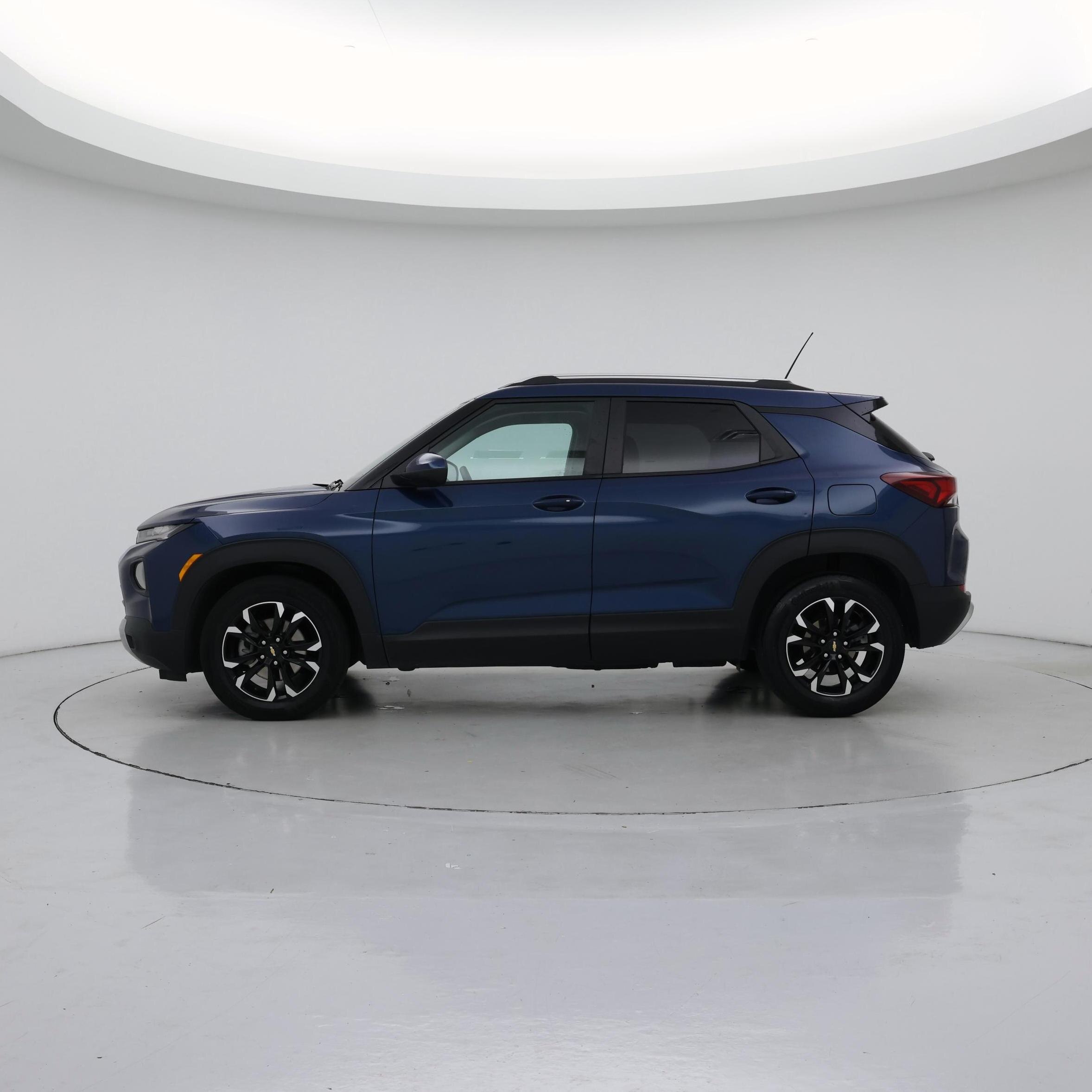 Thumbnail: 2021 Chevrolet TrailBlazer - 3