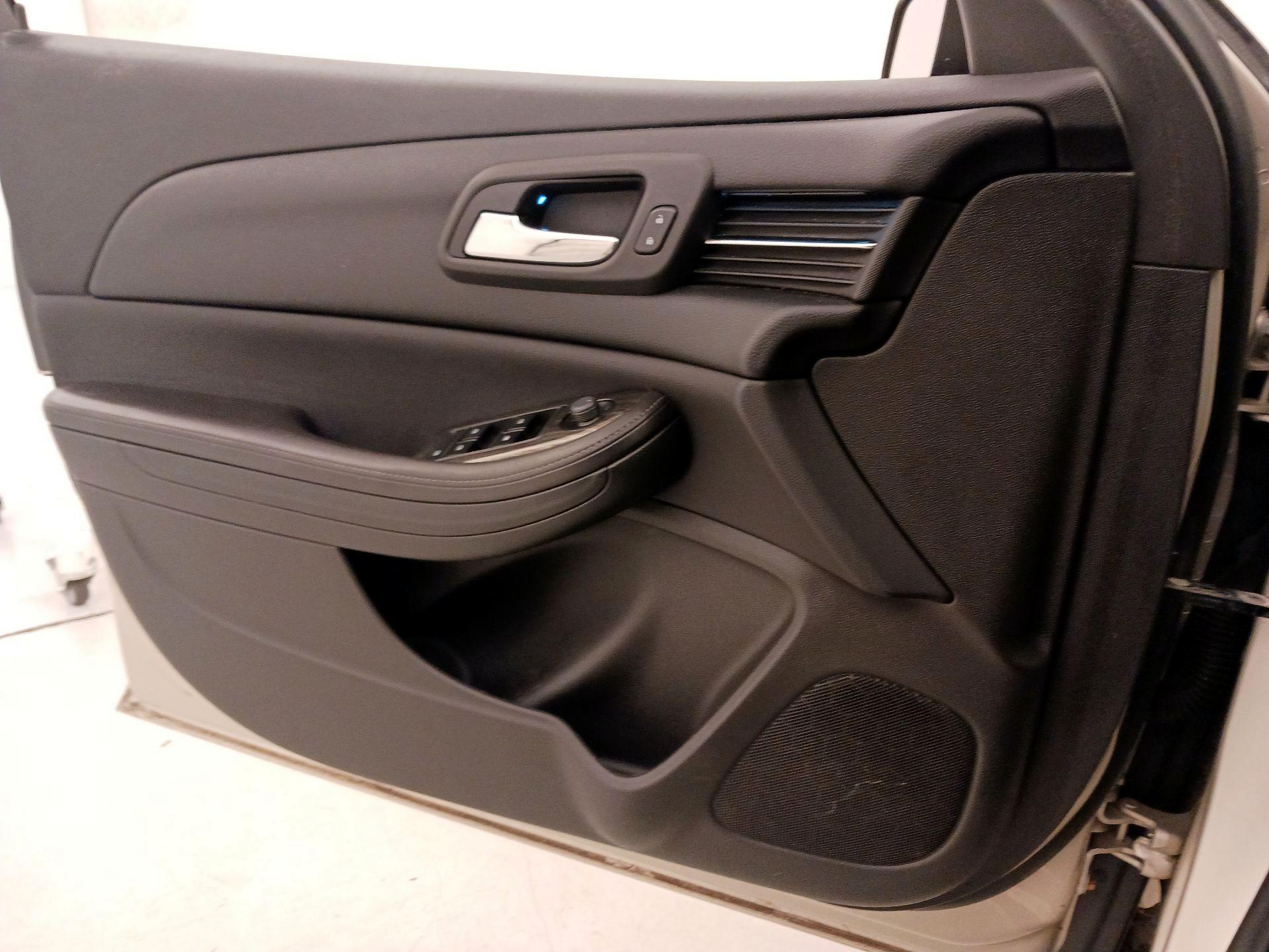 Thumbnail: 2015 Chevrolet Malibu - 12