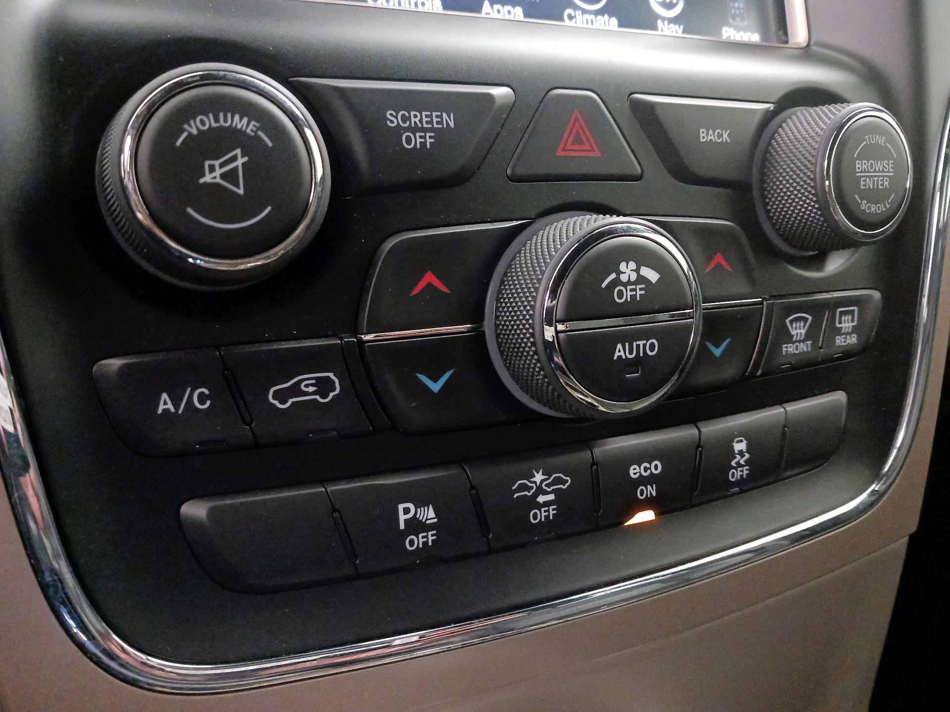 Thumbnail: 2014 Jeep Grand Cherokee - 17