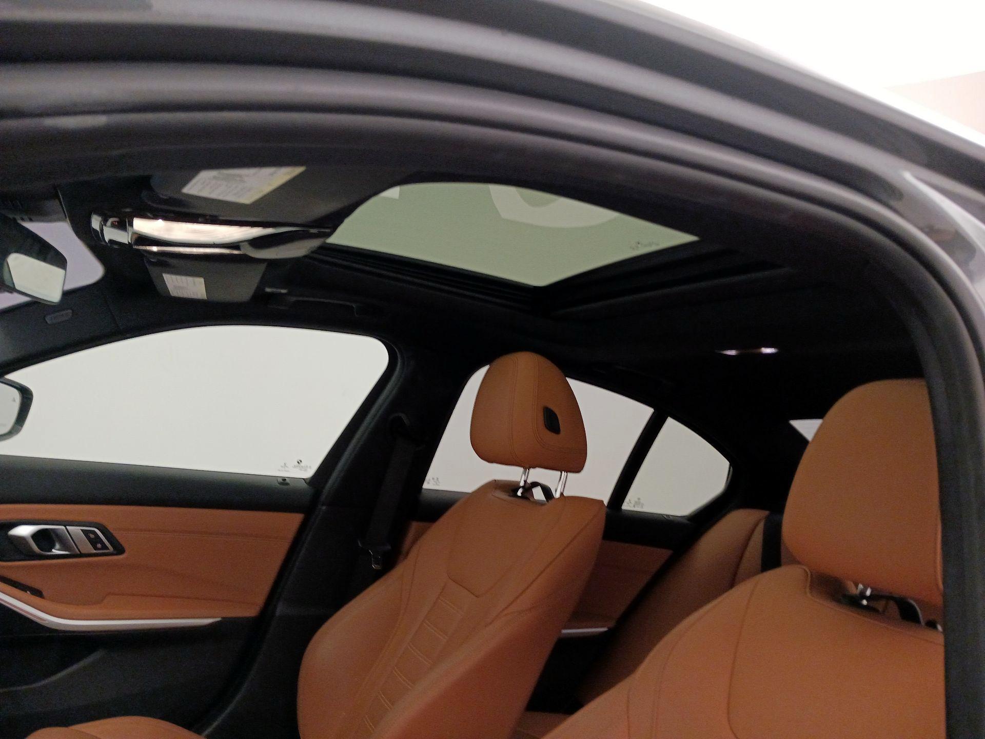 Thumbnail: 2021 BMW 3 Series - 20