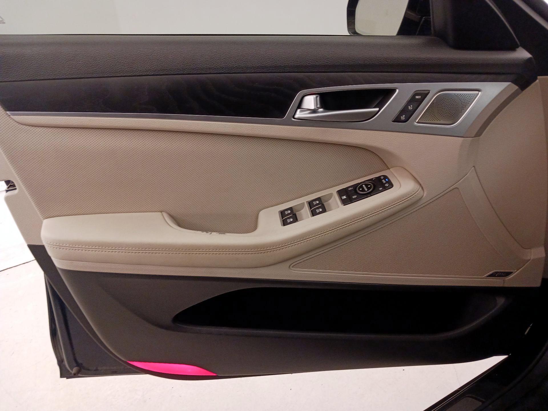 Thumbnail: 2018 Genesis G80 - 10