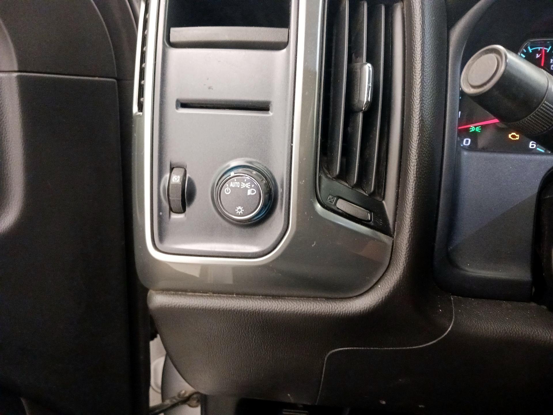 Thumbnail: 2018 Chevrolet Silverado 1500 - 11