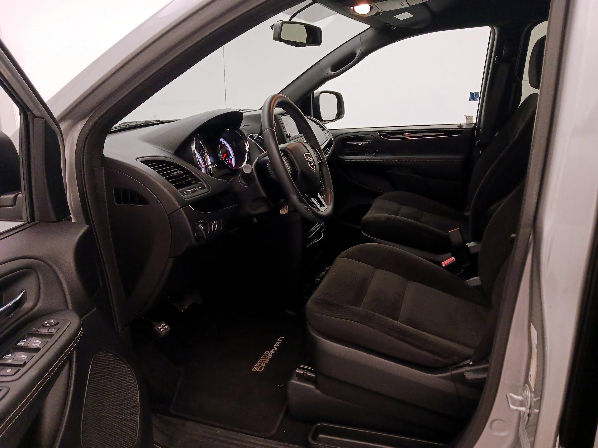 Thumbnail: 2017 Dodge Grand Caravan - 9