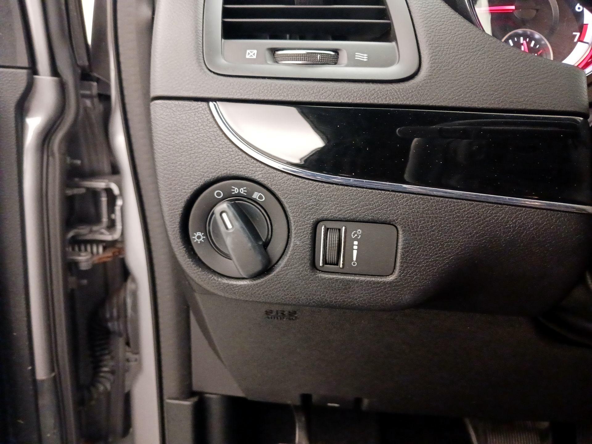 Thumbnail: 2017 Dodge Grand Caravan - 11