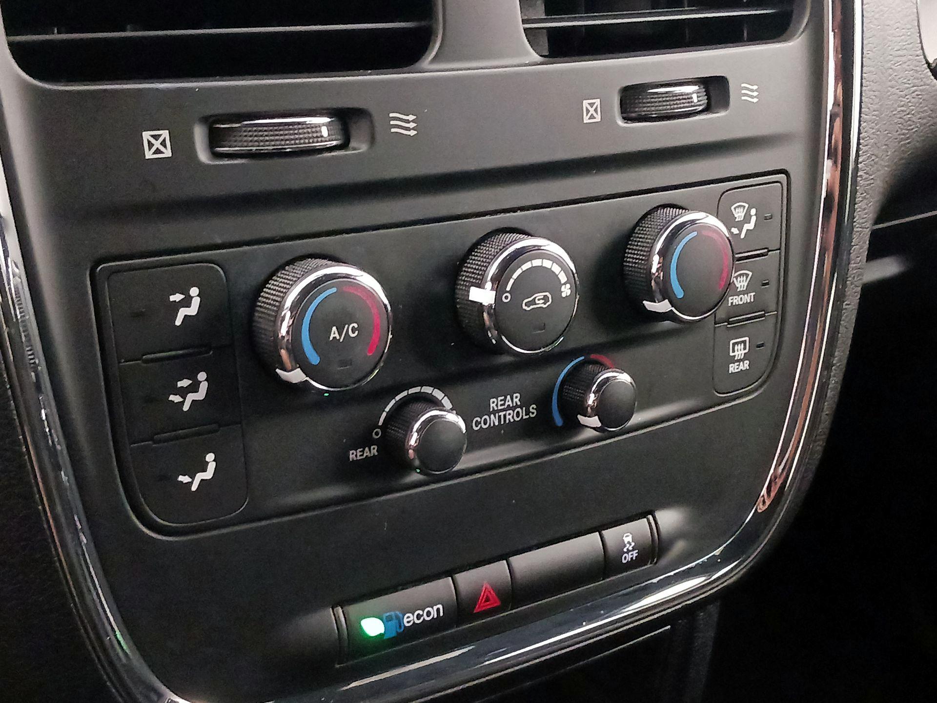 Thumbnail: 2017 Dodge Grand Caravan - 14
