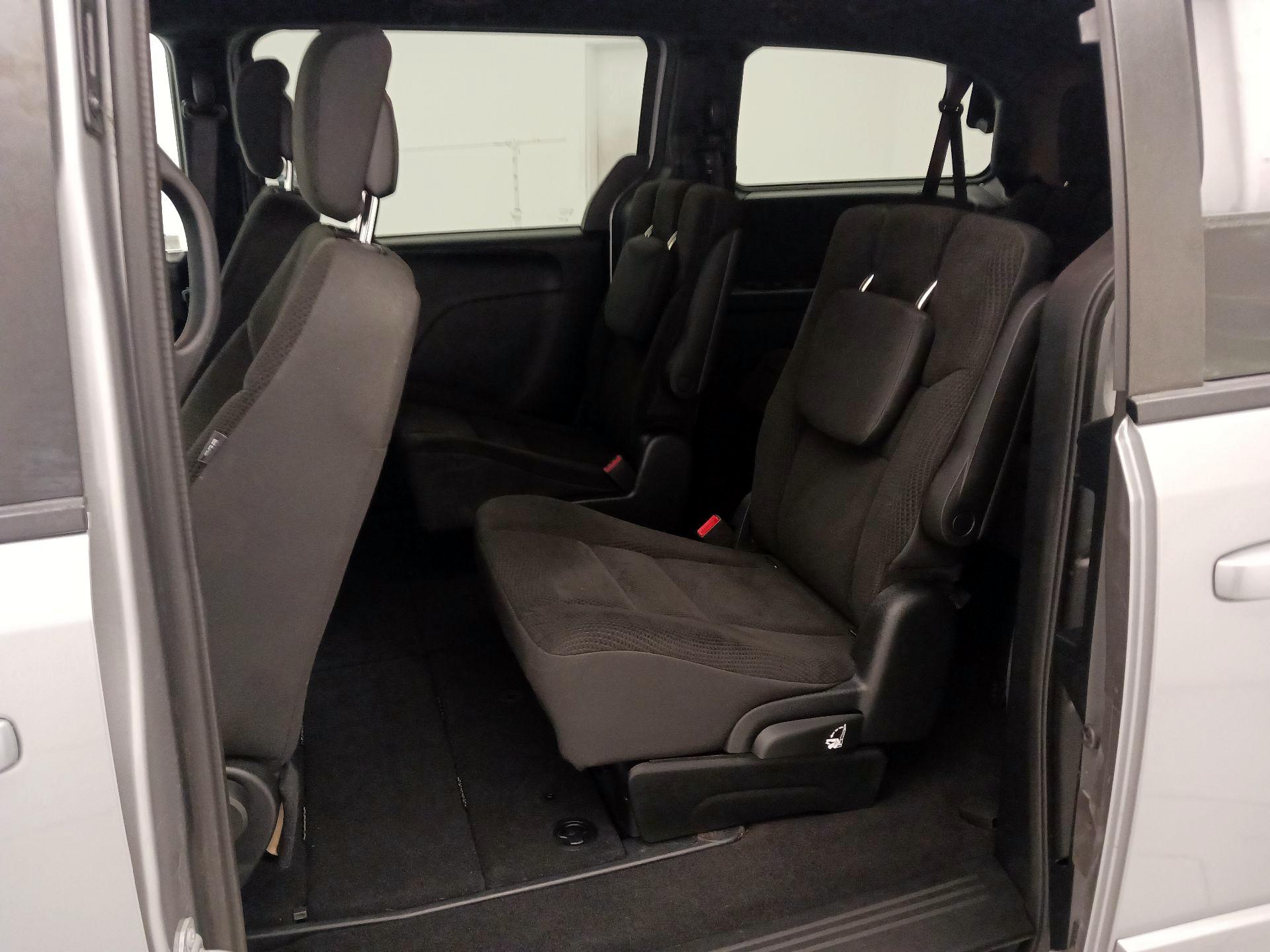 Thumbnail: 2017 Dodge Grand Caravan - 17