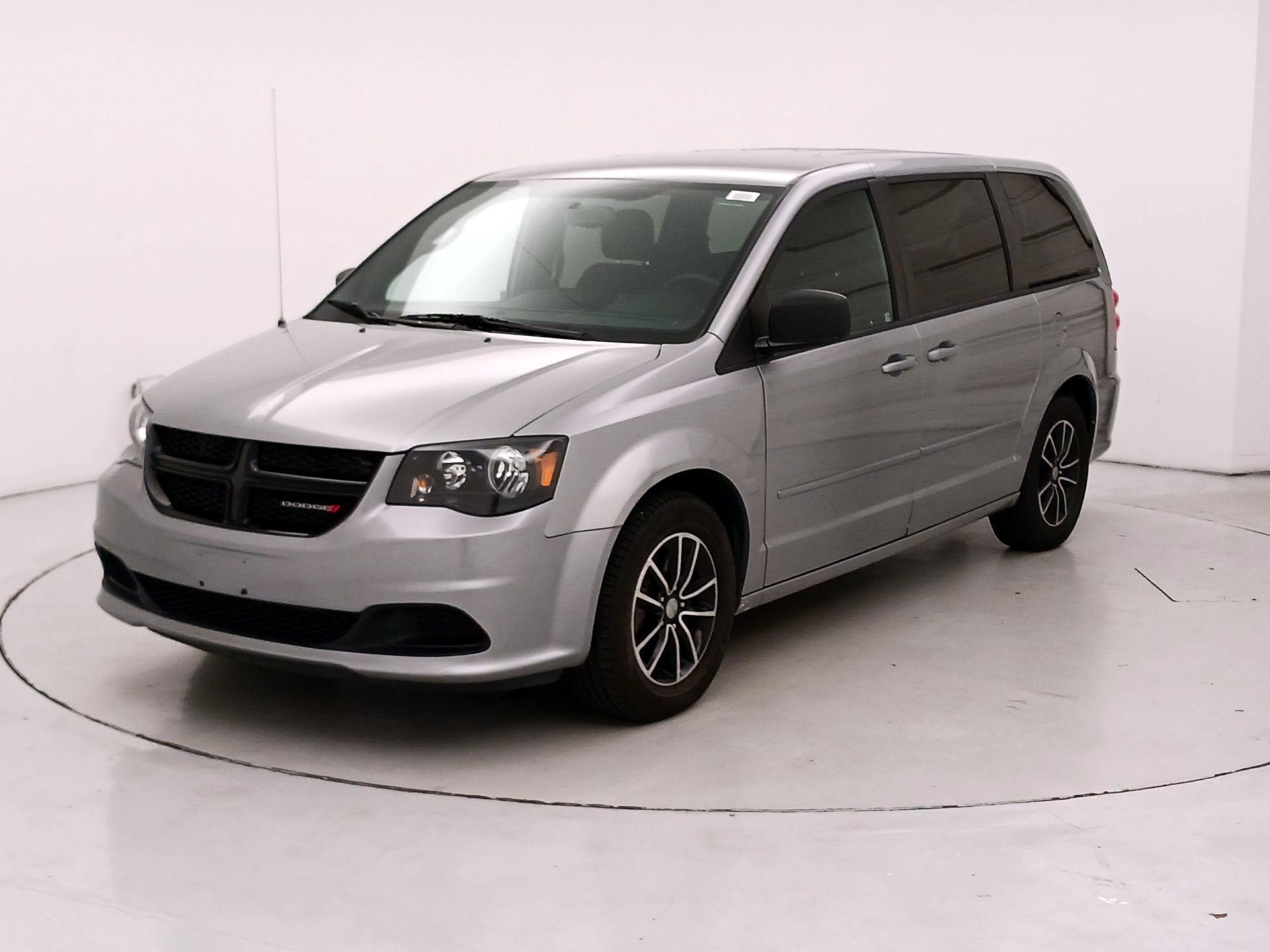 Thumbnail: 2017 Dodge Grand Caravan - 3