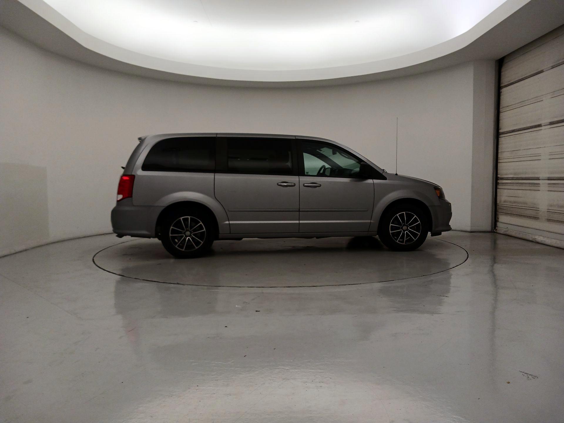 Thumbnail: 2017 Dodge Grand Caravan - 4