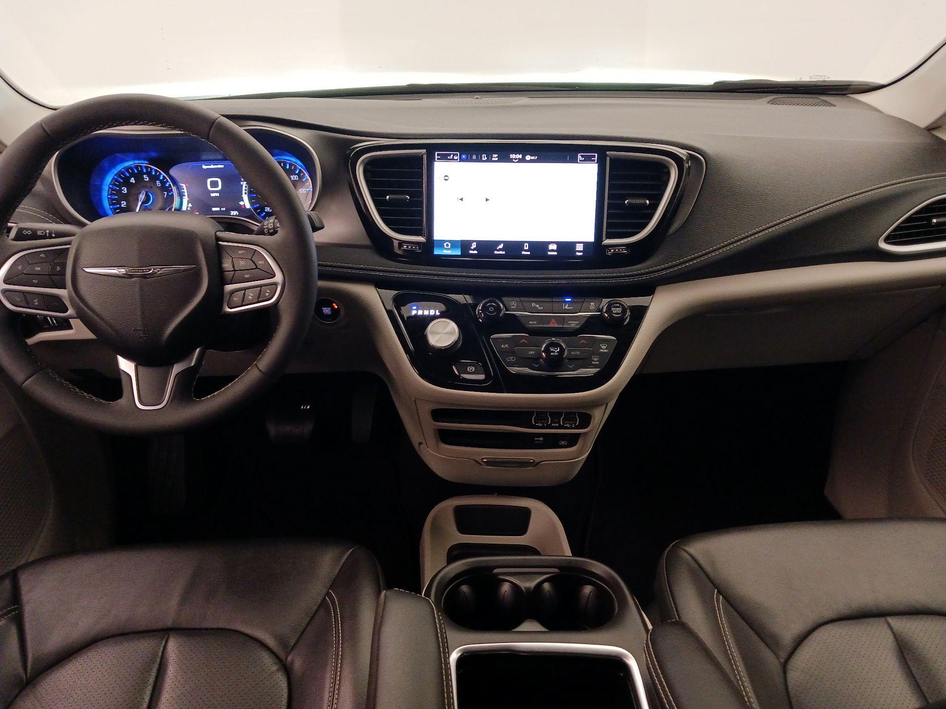 Thumbnail: 2022 Chrysler Pacifica - 9