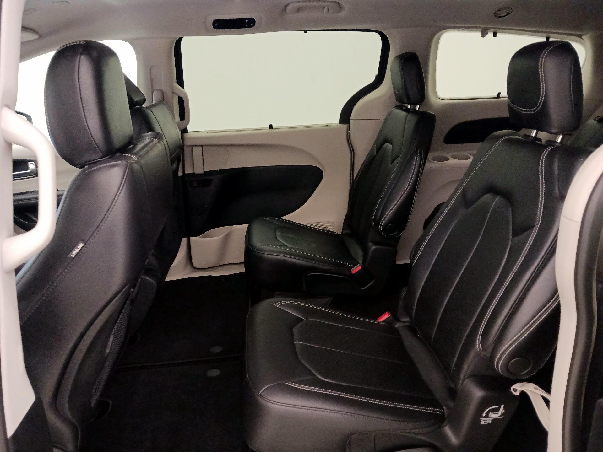 Thumbnail: 2022 Chrysler Pacifica - 19