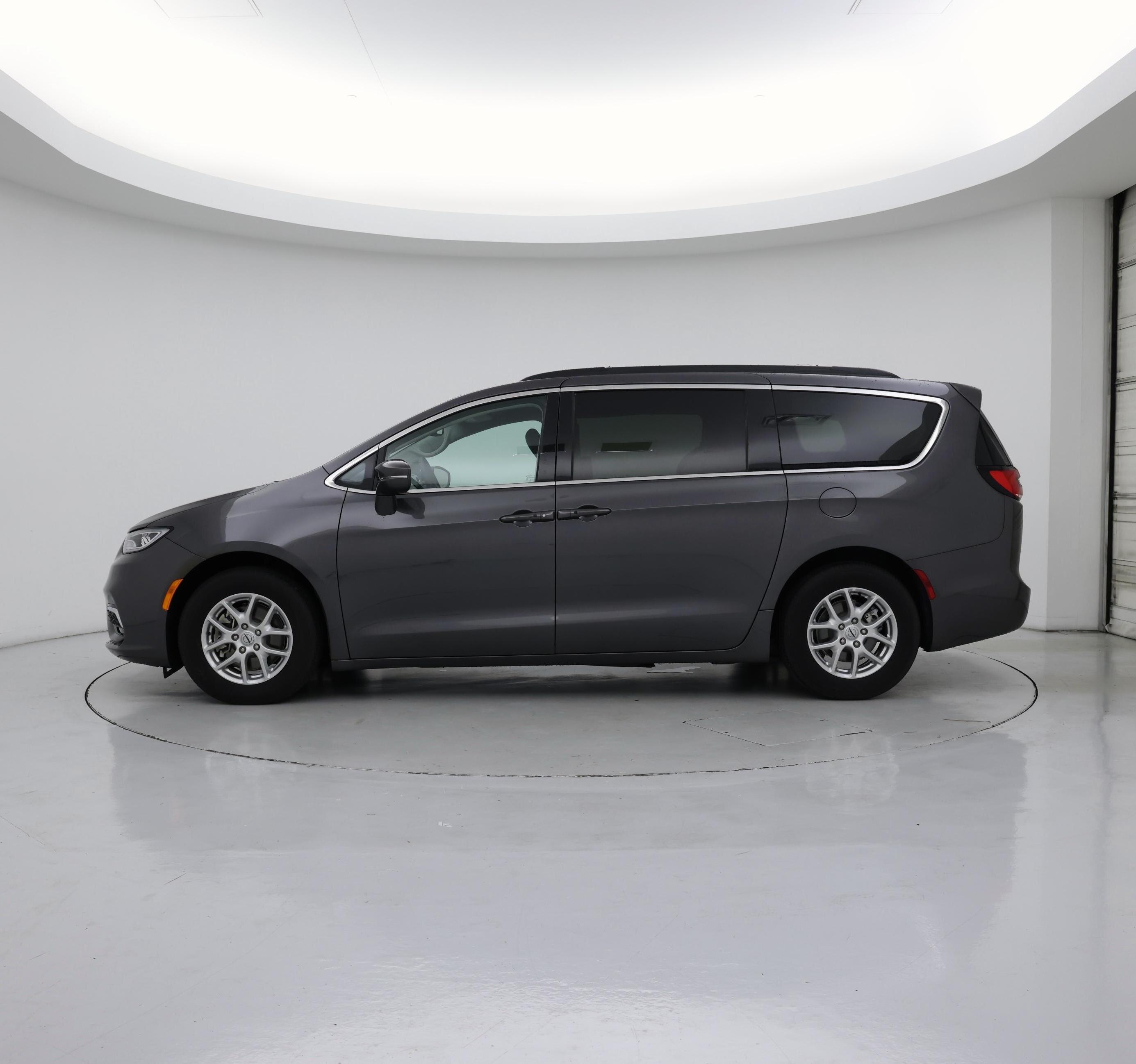 Thumbnail: 2022 Chrysler Pacifica - 3