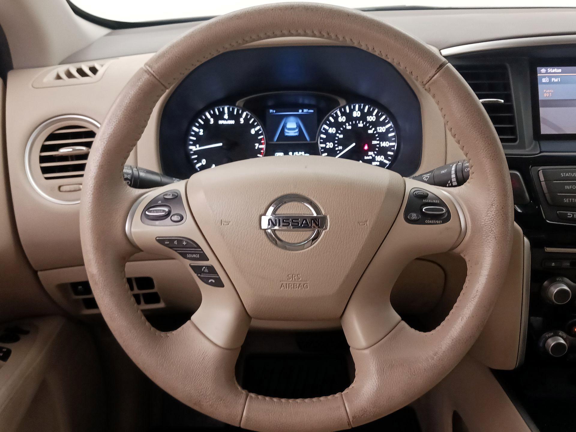 Thumbnail: 2015 Nissan Pathfinder - 10