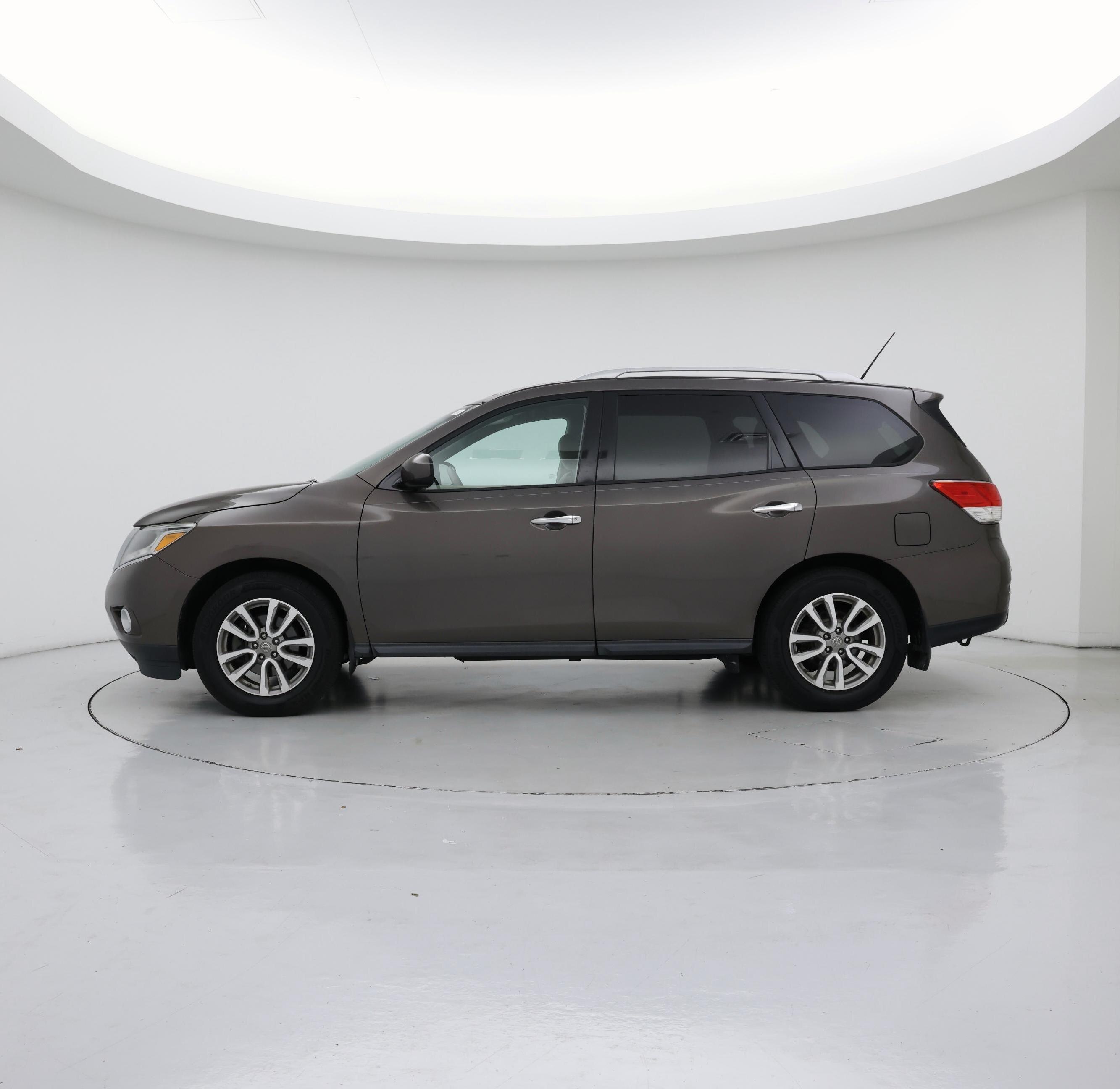 Thumbnail: 2015 Nissan Pathfinder - 3