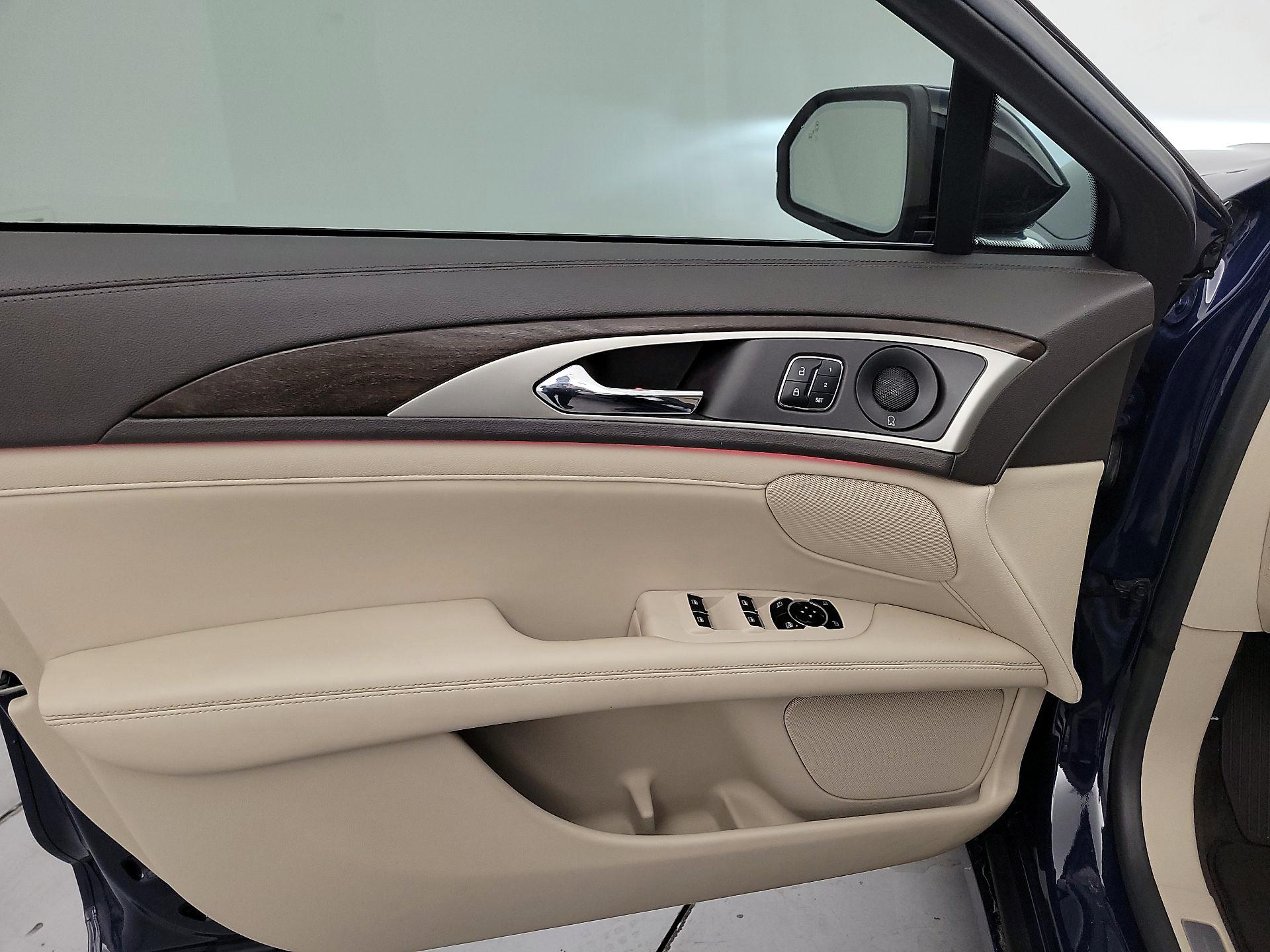 Thumbnail: 2018 Lincoln MKZ - 12