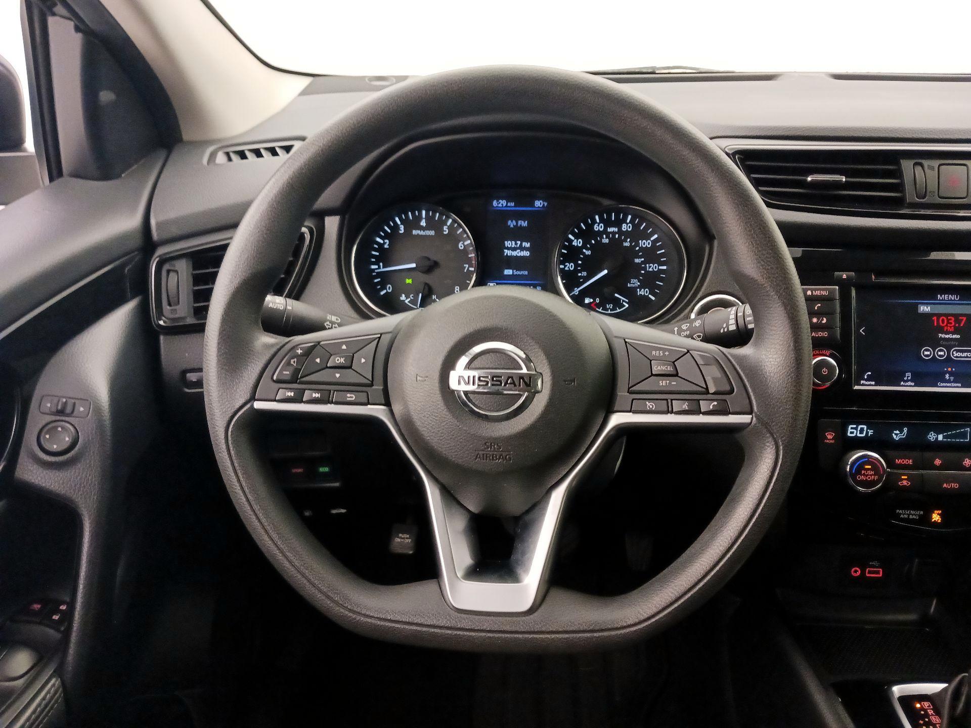 Thumbnail: 2020 Nissan Rogue Sport - 10