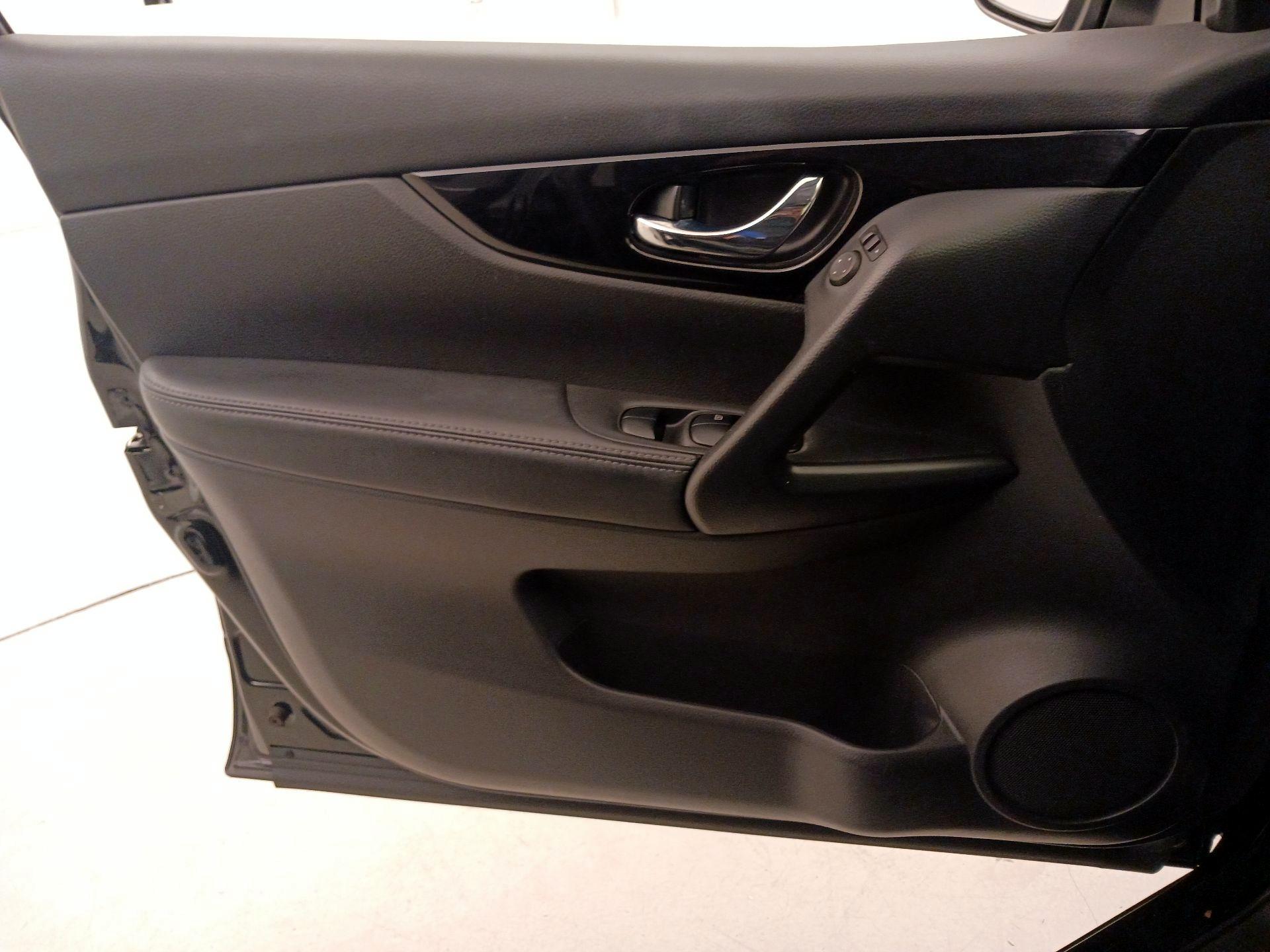 Thumbnail: 2020 Nissan Rogue Sport - 12