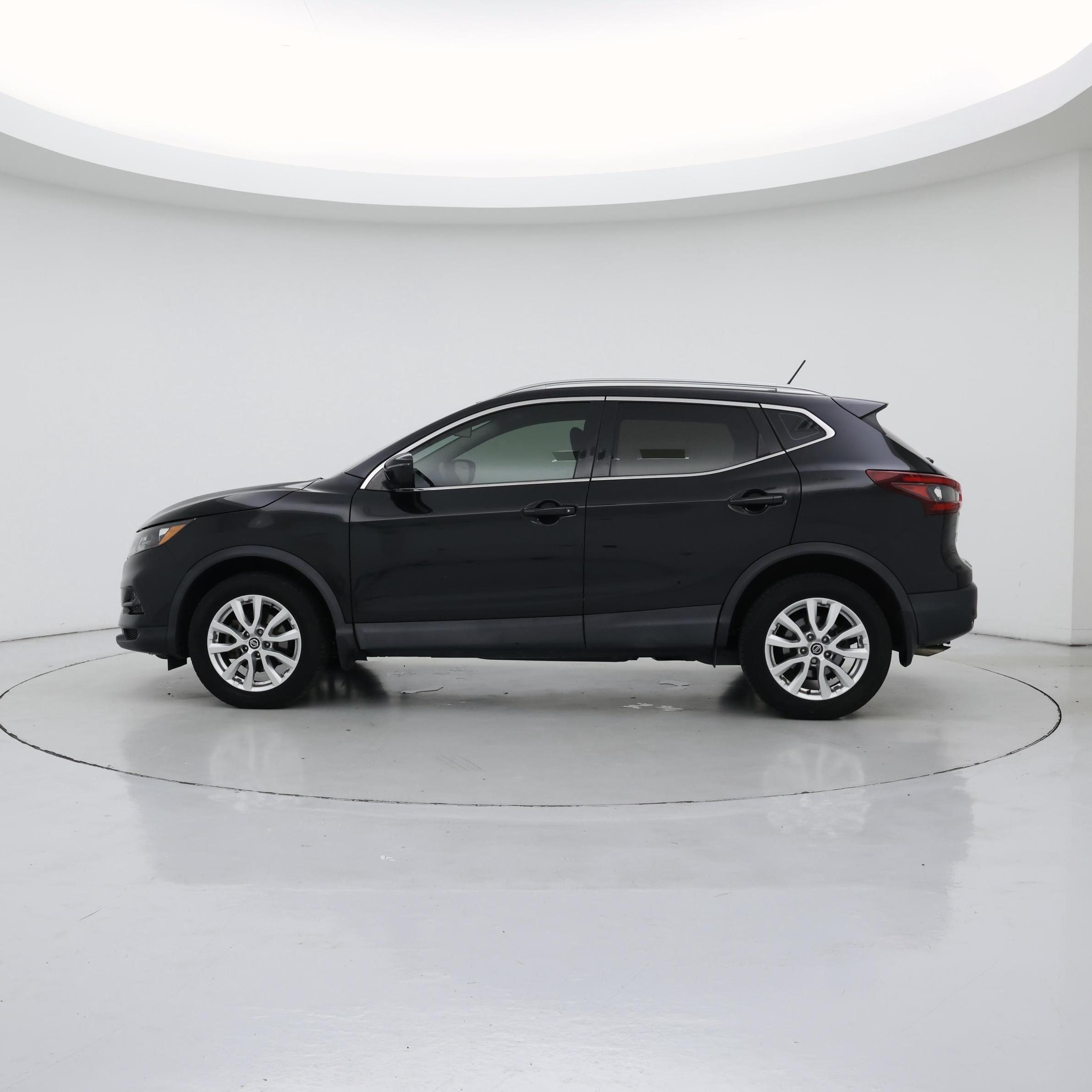Thumbnail: 2020 Nissan Rogue Sport - 3