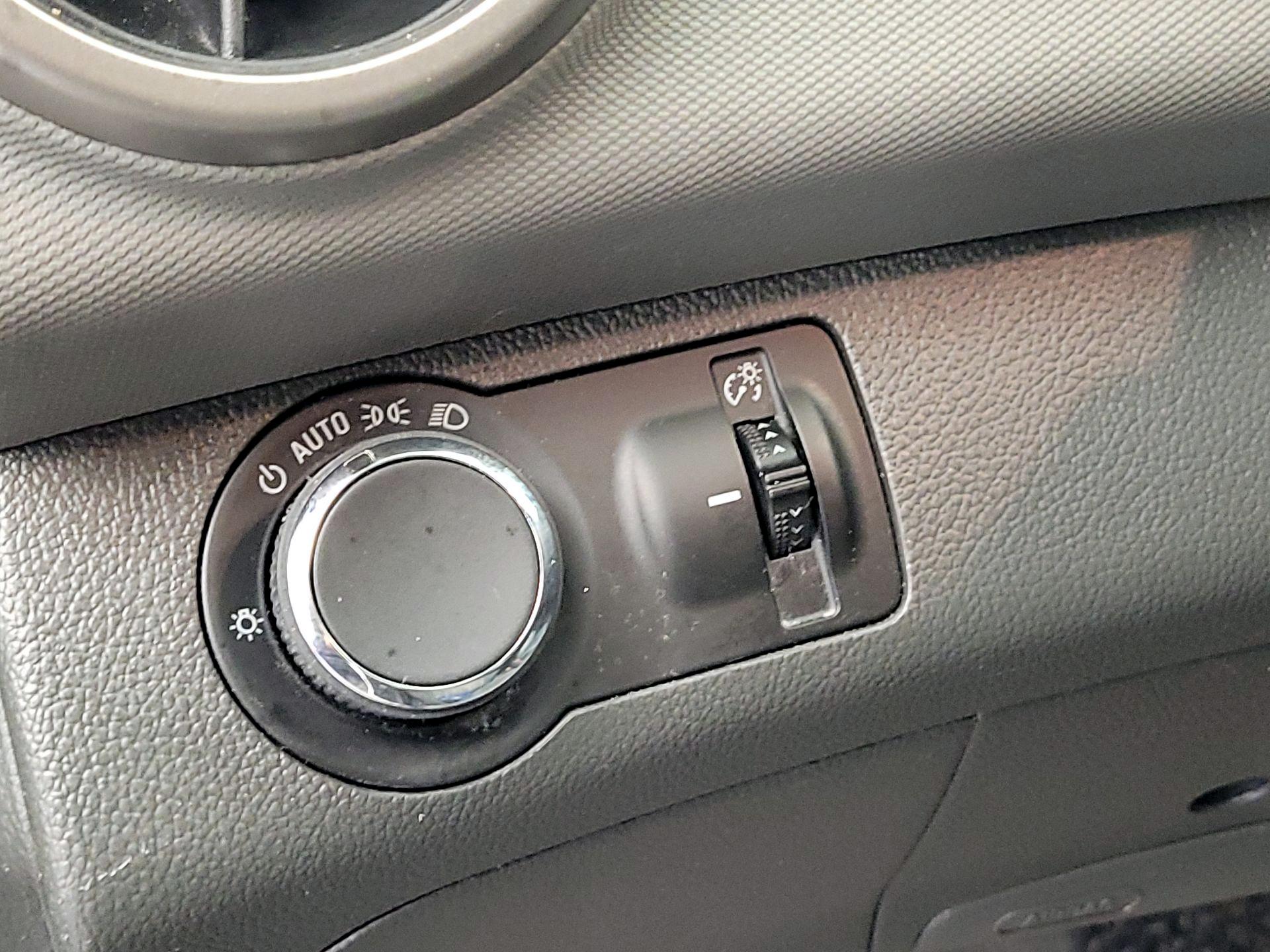 Thumbnail: 2015 Chevrolet Sonic - 13