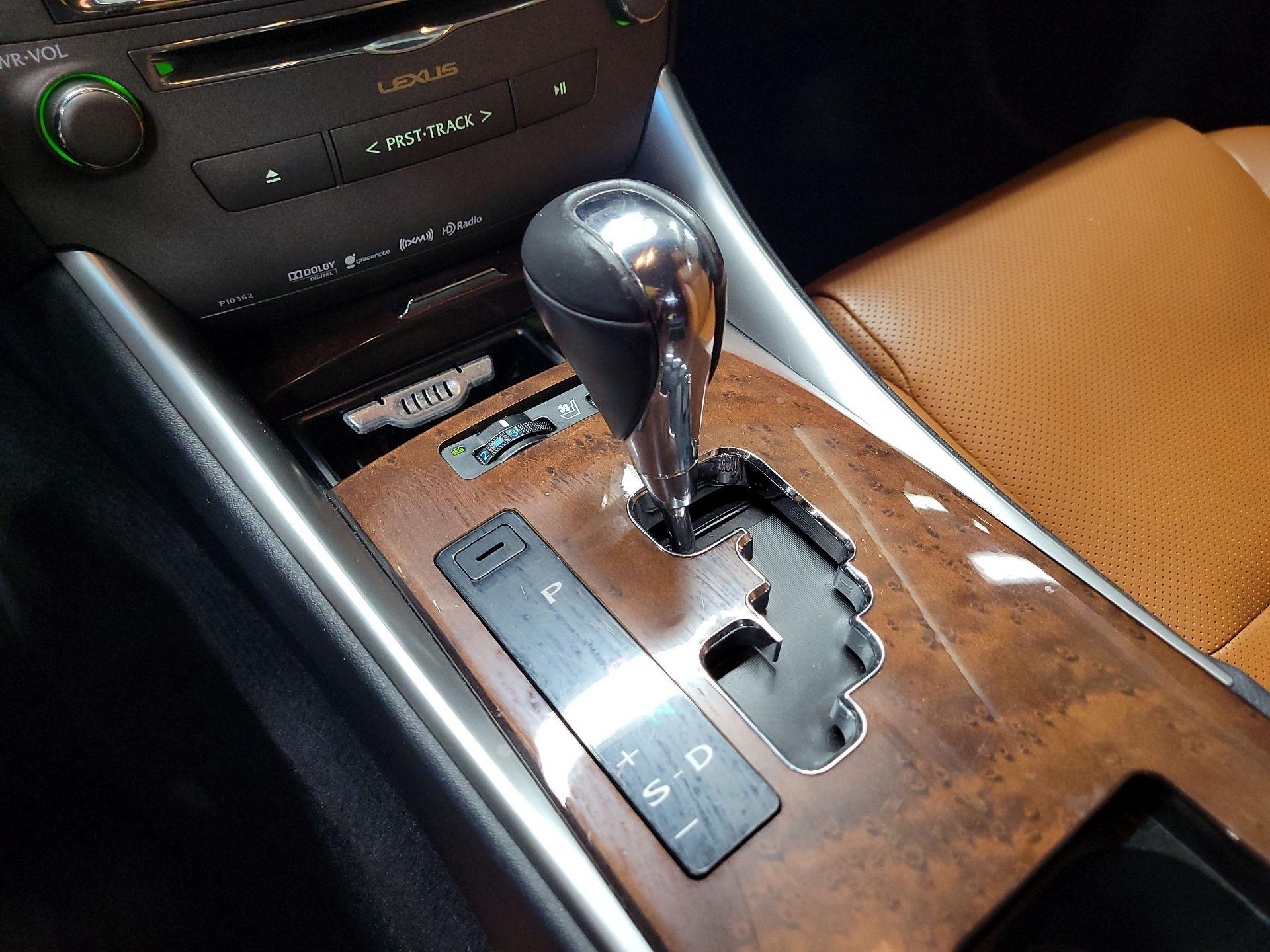 Thumbnail: 2015 Lexus IS - 17