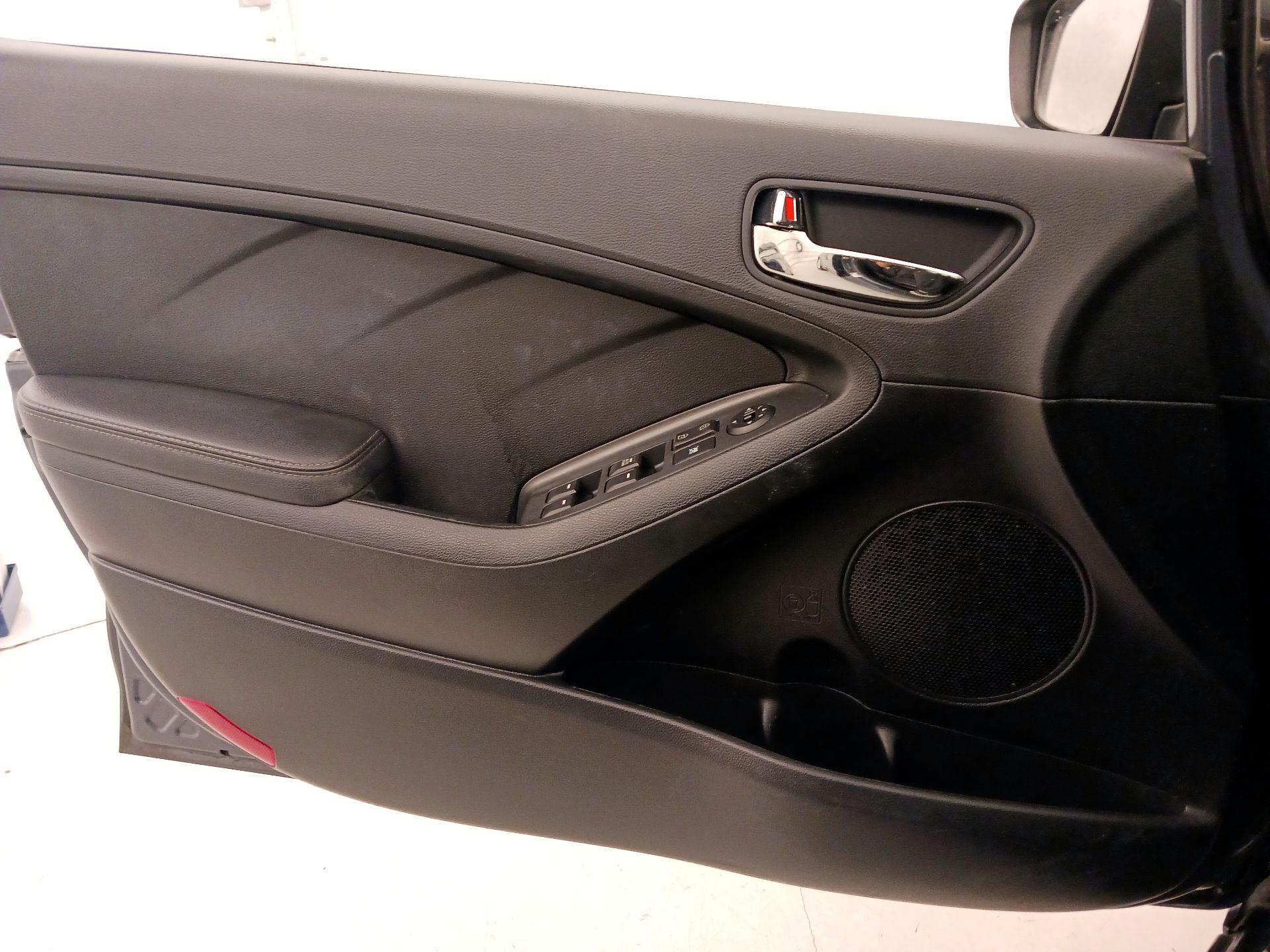 Thumbnail: 2016 Kia Forte - 12