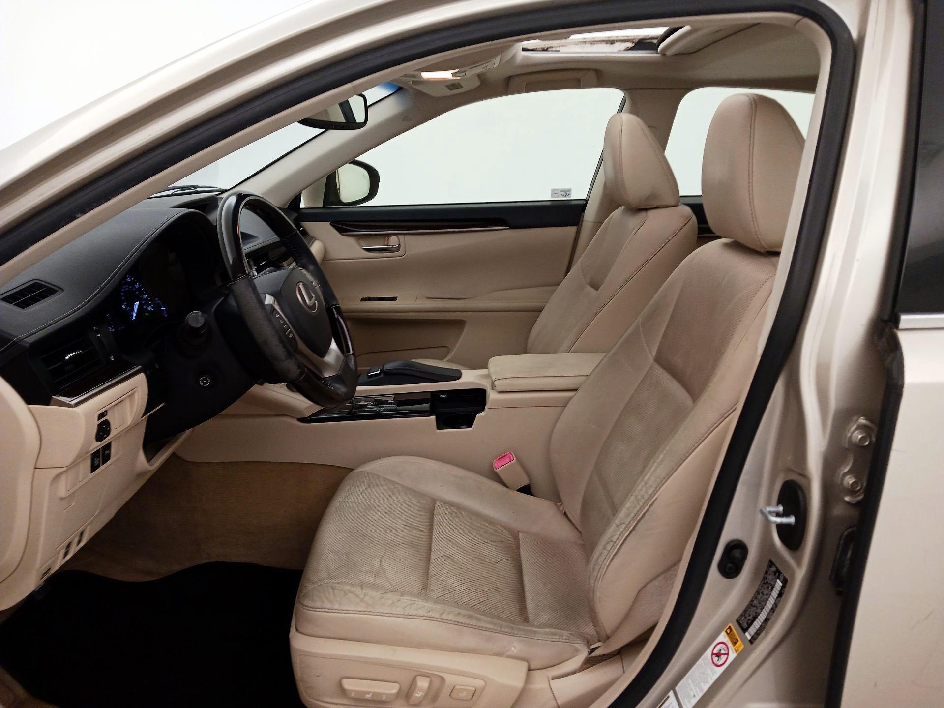 Thumbnail: 2014 Lexus ES - 11