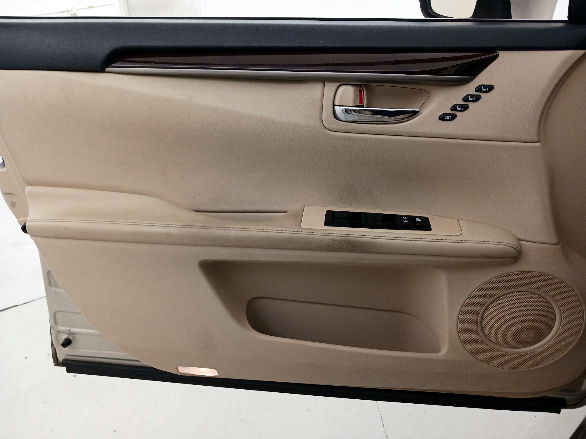 Thumbnail: 2014 Lexus ES - 12