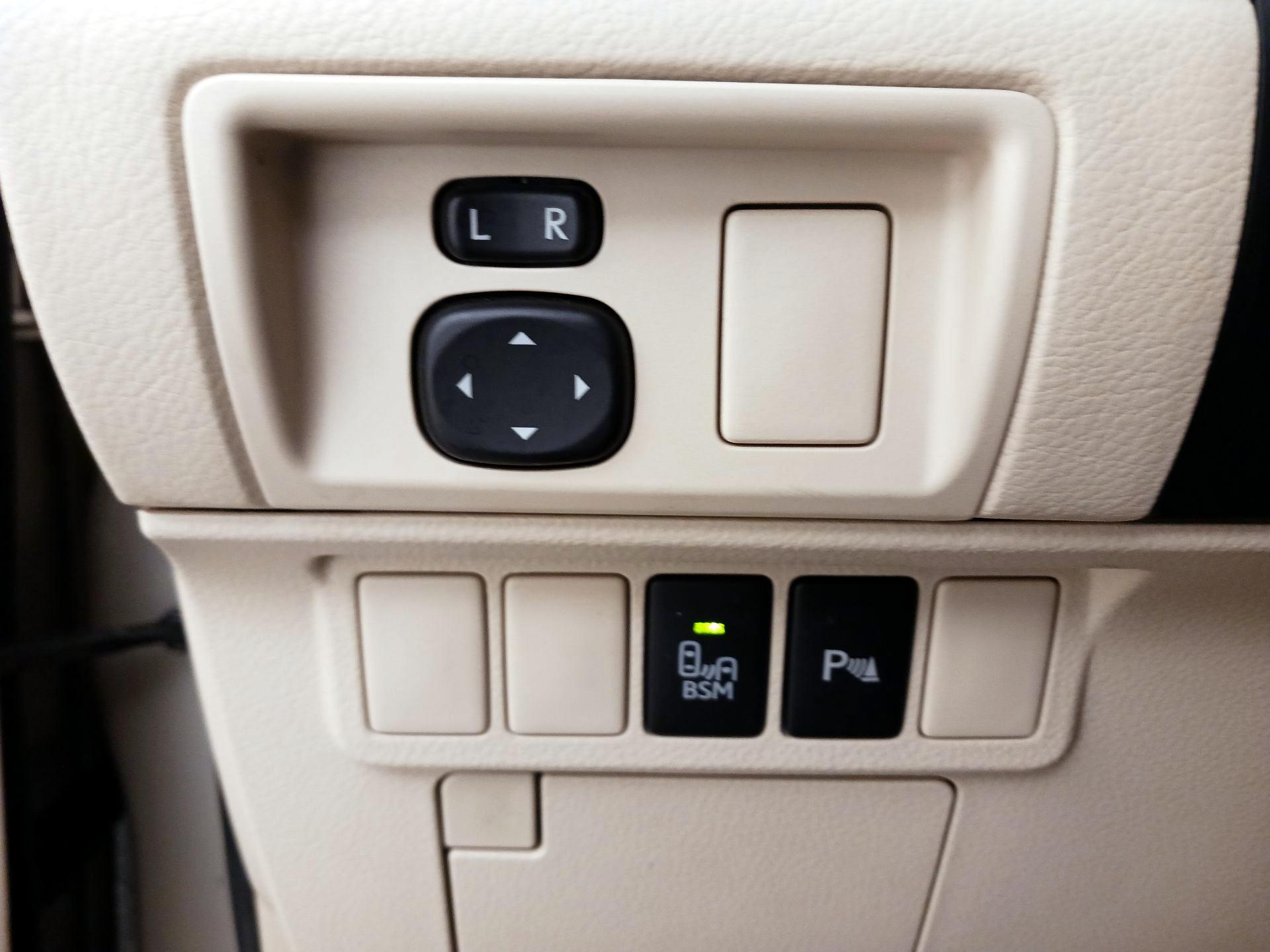 Thumbnail: 2014 Lexus ES - 13