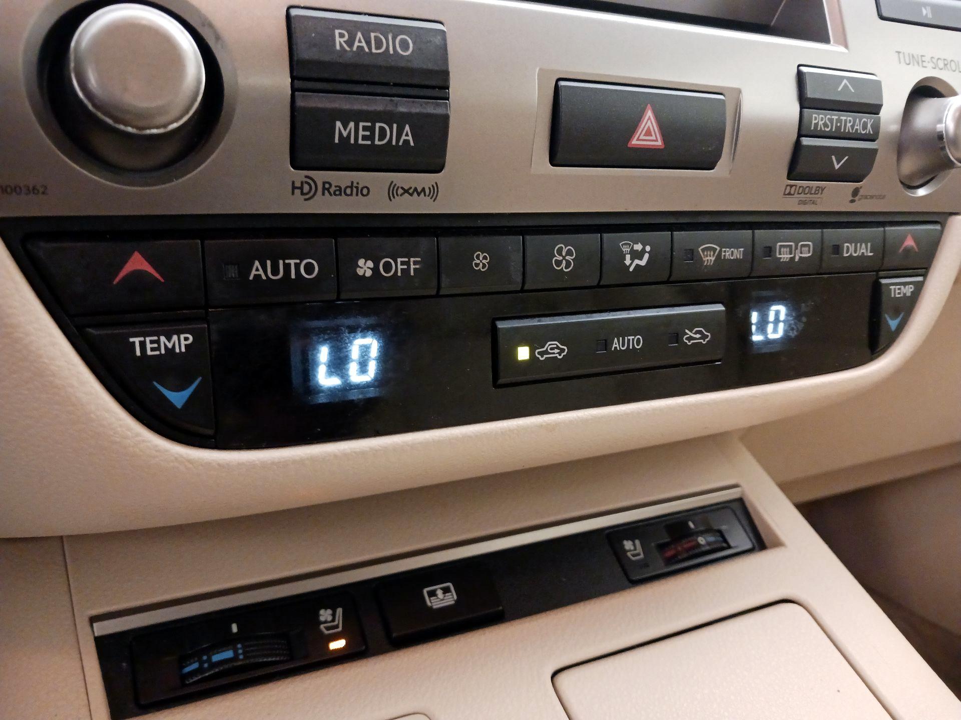 Thumbnail: 2014 Lexus ES - 17