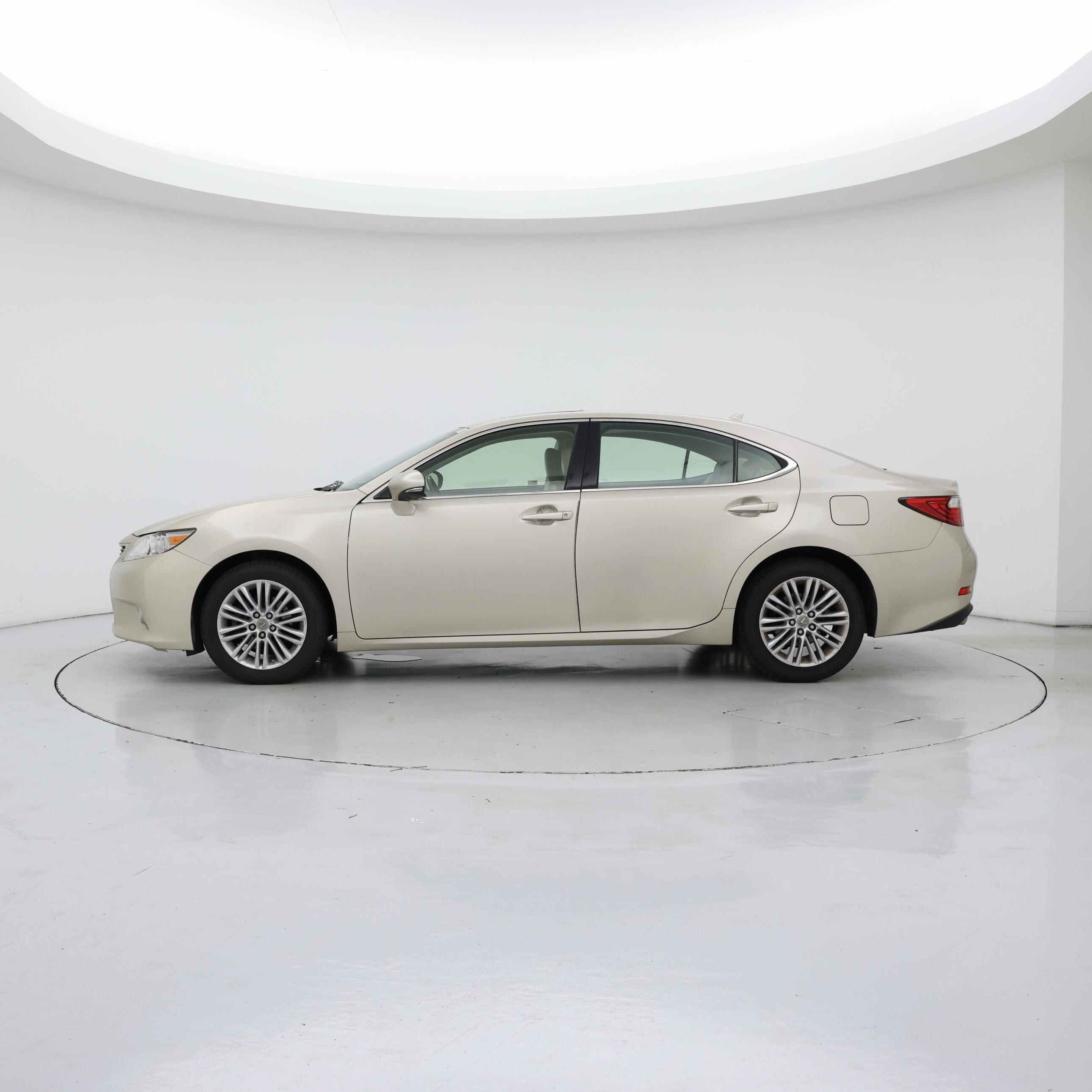 Thumbnail: 2014 Lexus ES - 3