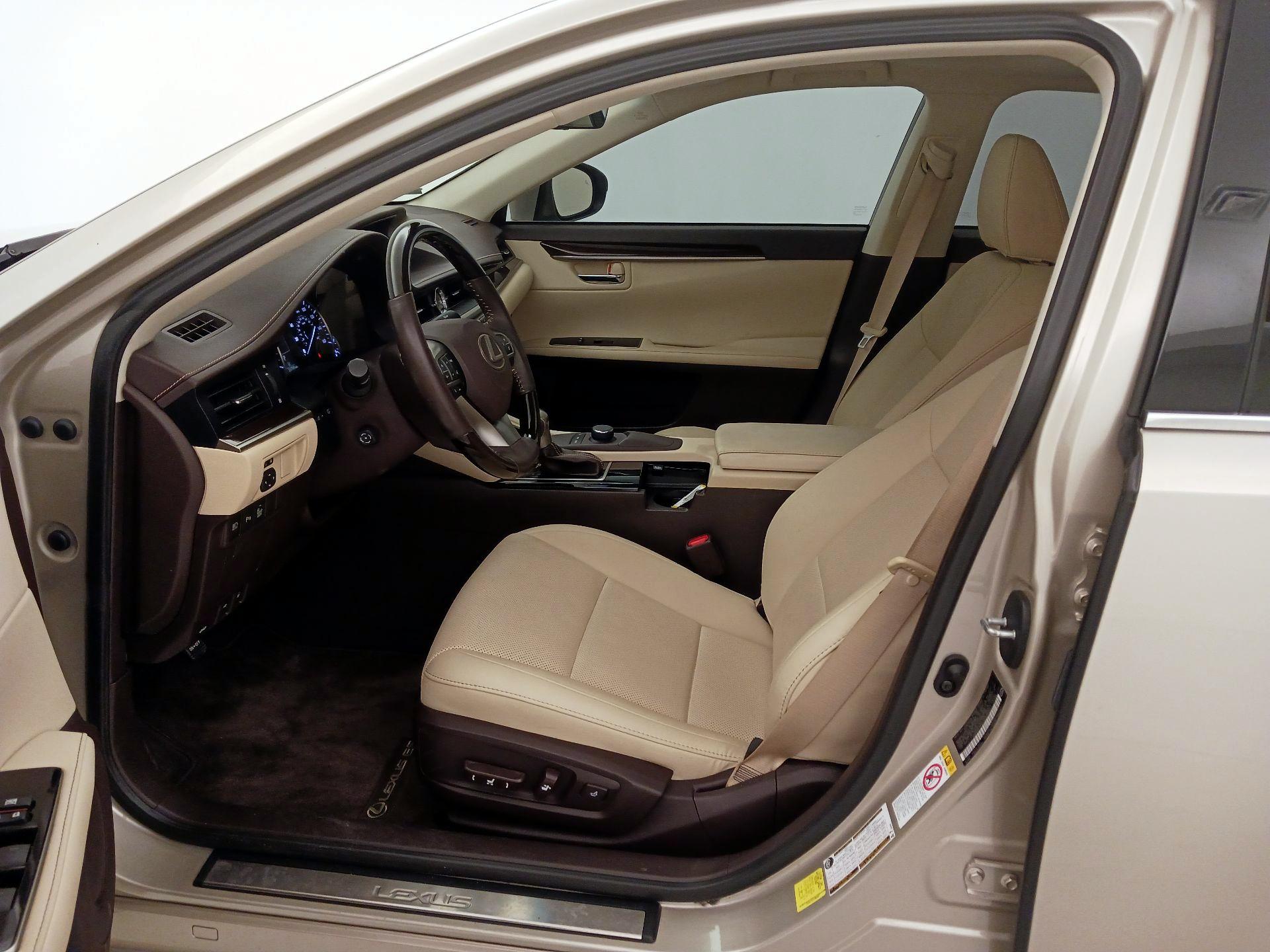 Thumbnail: 2018 Lexus ES - 11