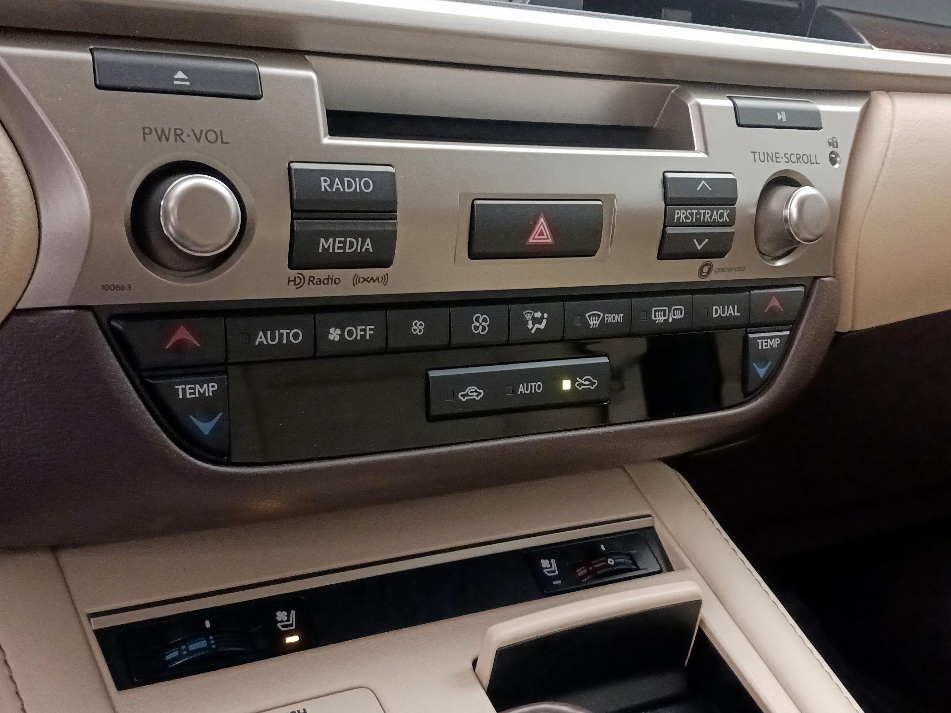 Thumbnail: 2018 Lexus ES - 16
