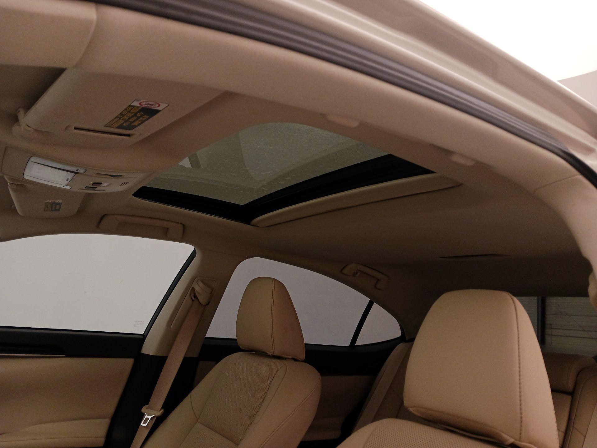 Thumbnail: 2018 Lexus ES - 19