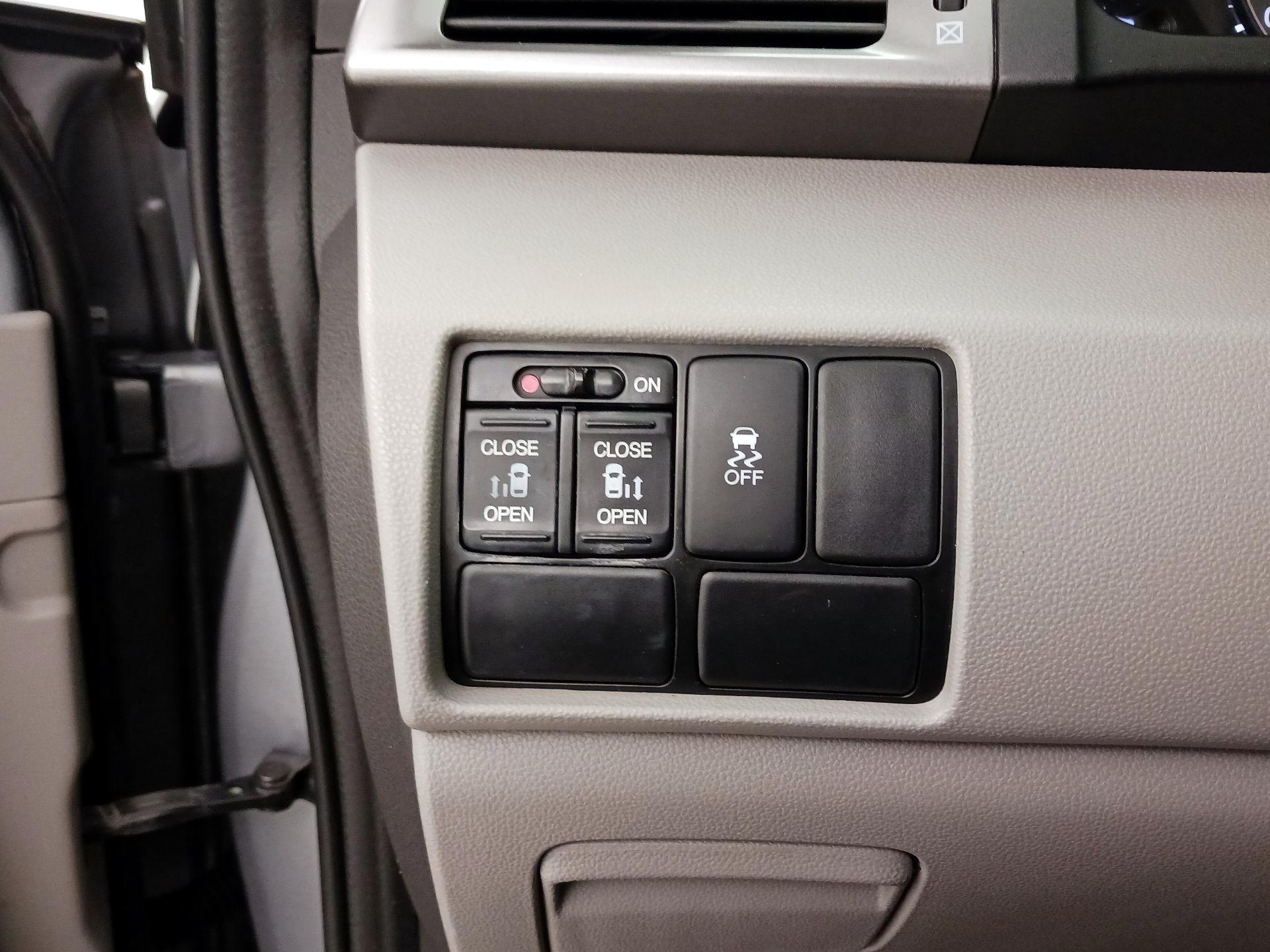 Thumbnail: 2016 Honda Odyssey - 13