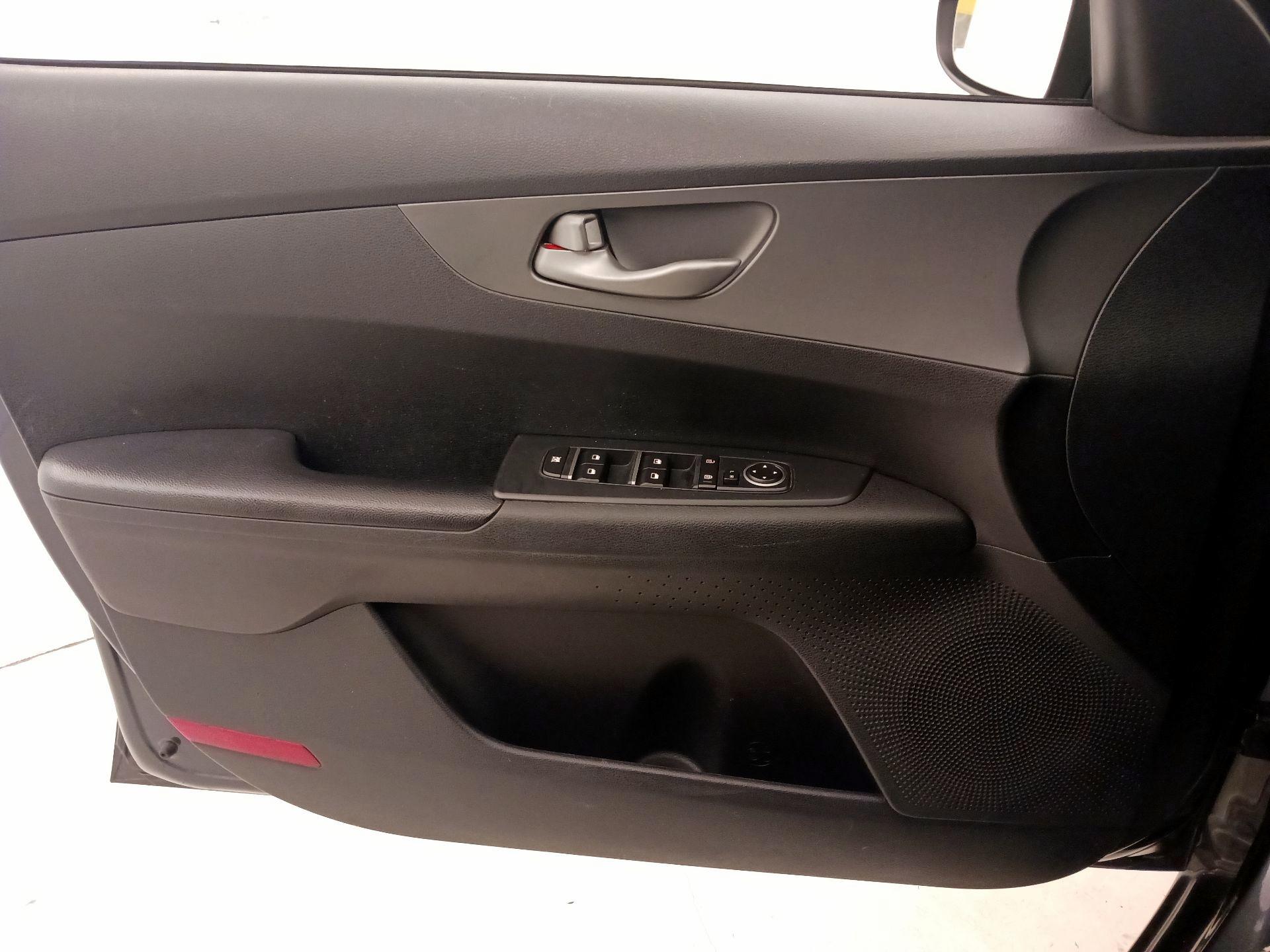 Thumbnail: 2019 Kia Forte - 12