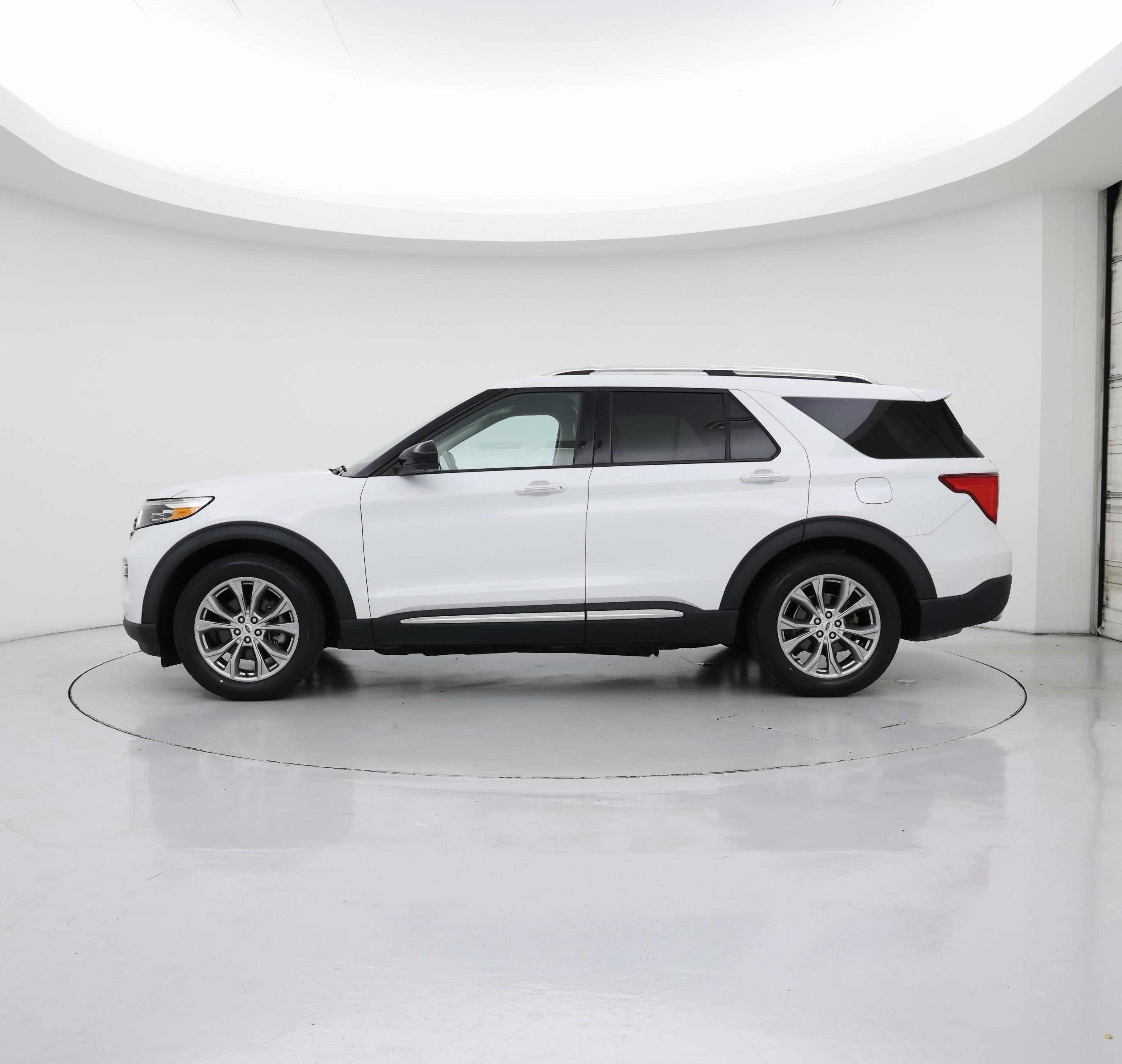 Thumbnail: 2022 Ford Explorer - 3