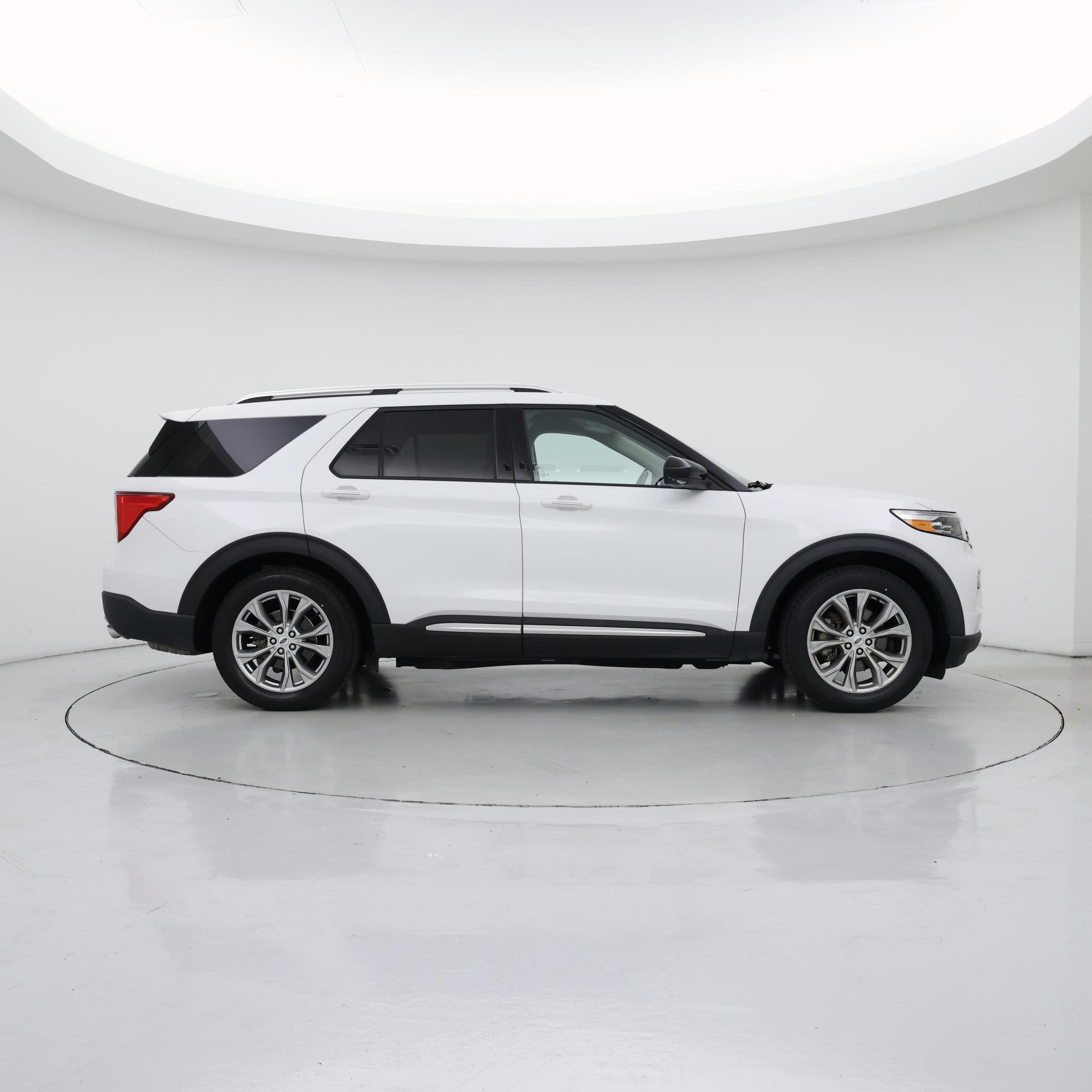 Thumbnail: 2022 Ford Explorer - 7